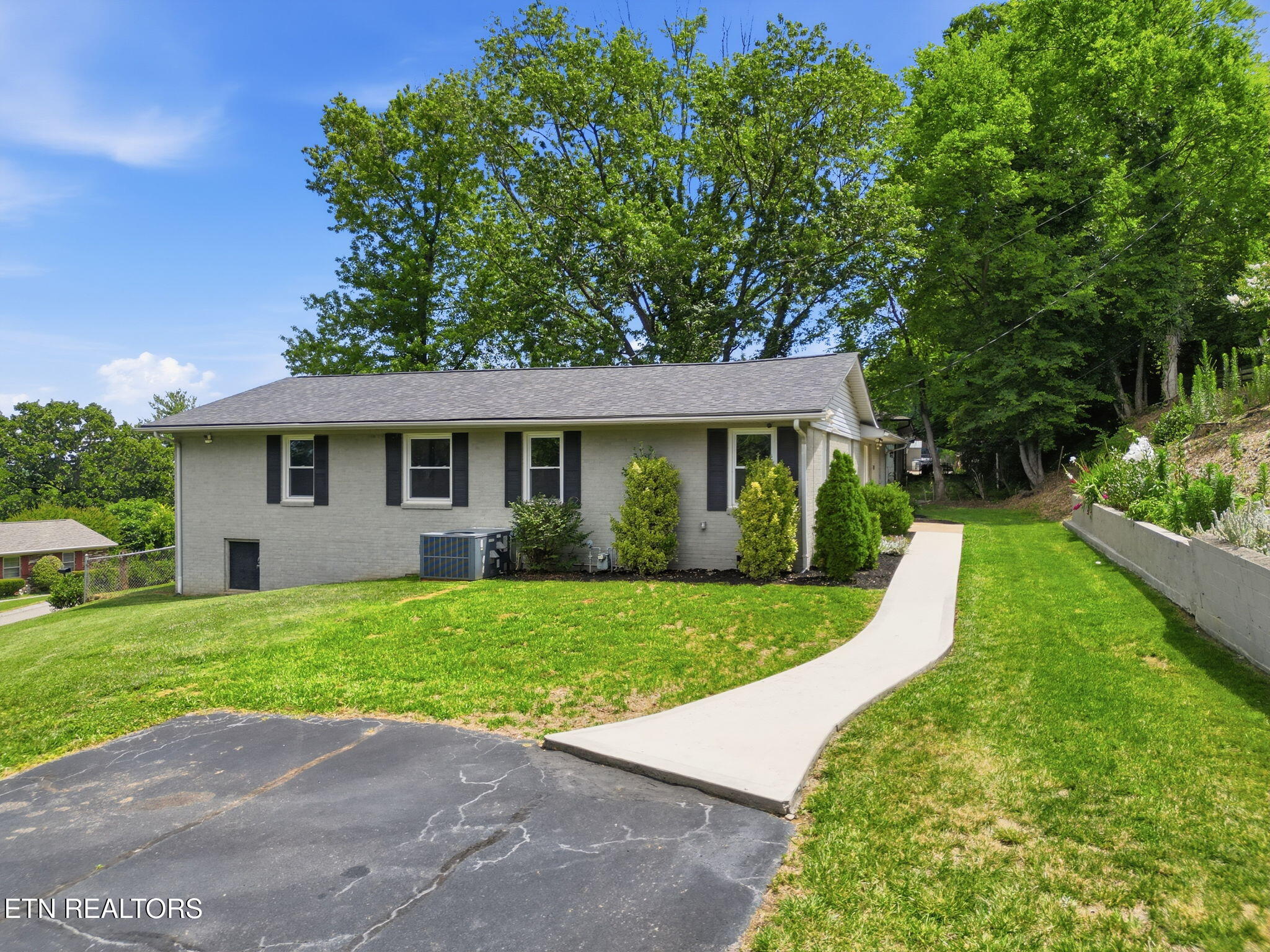 604 Weldon Drive — photo
