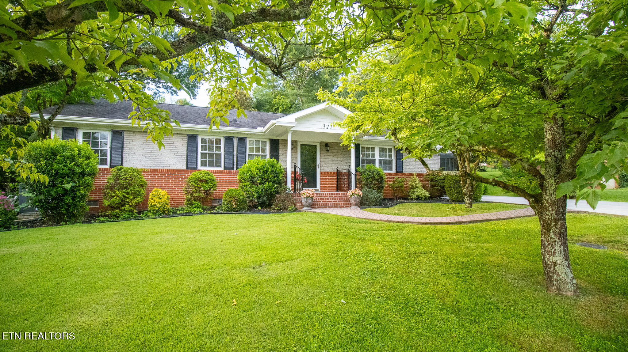 321 Creekmoor Drive — photo