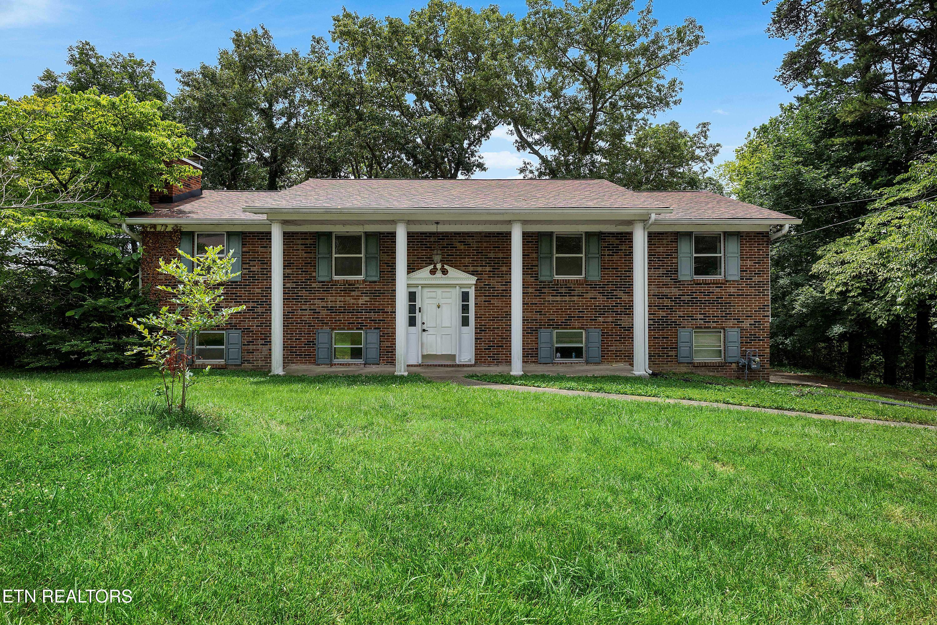 1140 Lovell View Drive — photo
