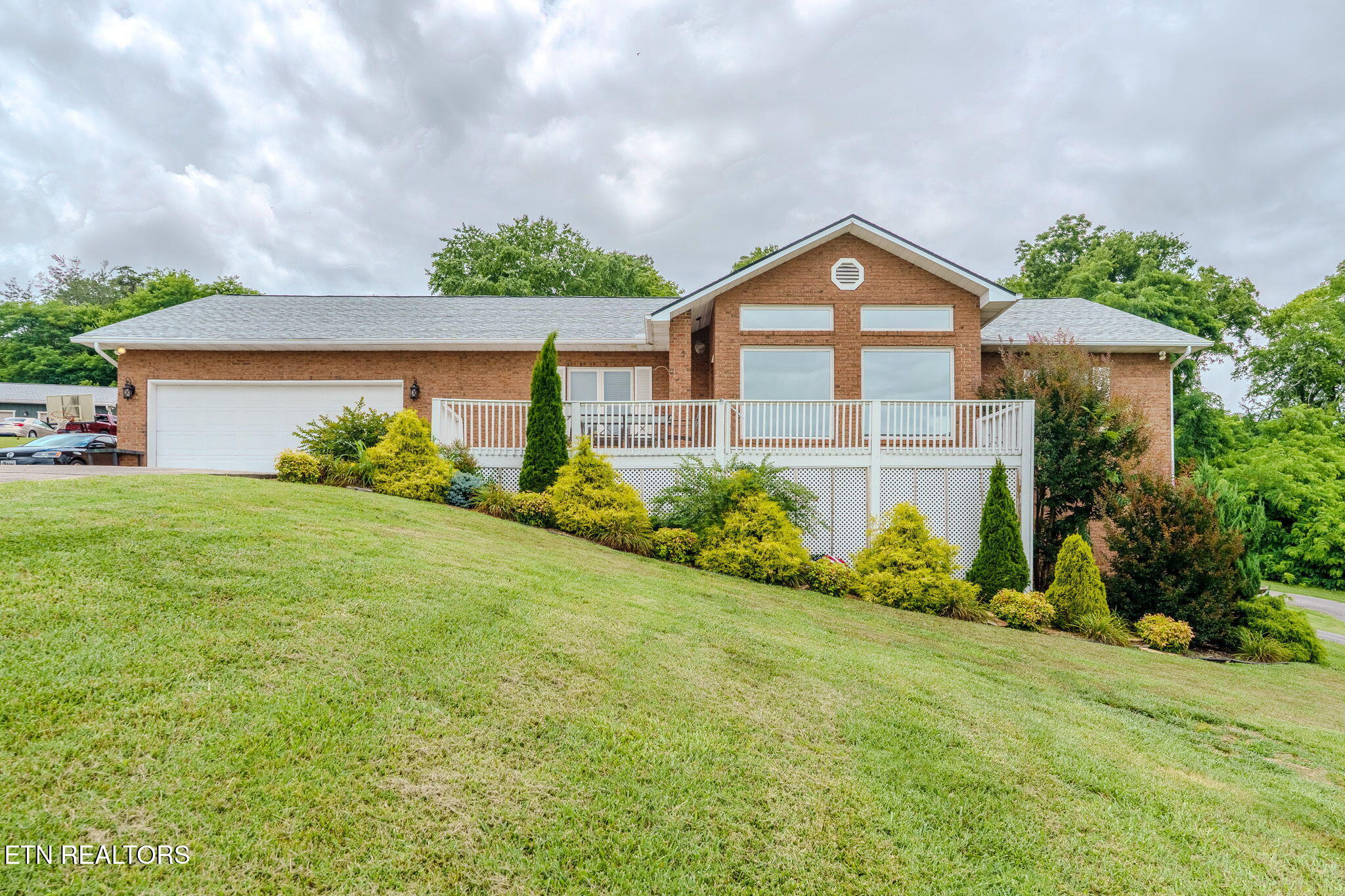 940 Hilltop Lane — photo
