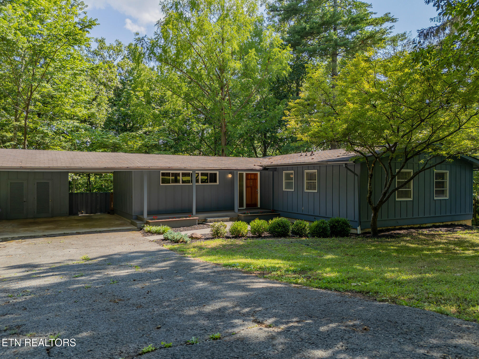 909 W Outer Drive — photo