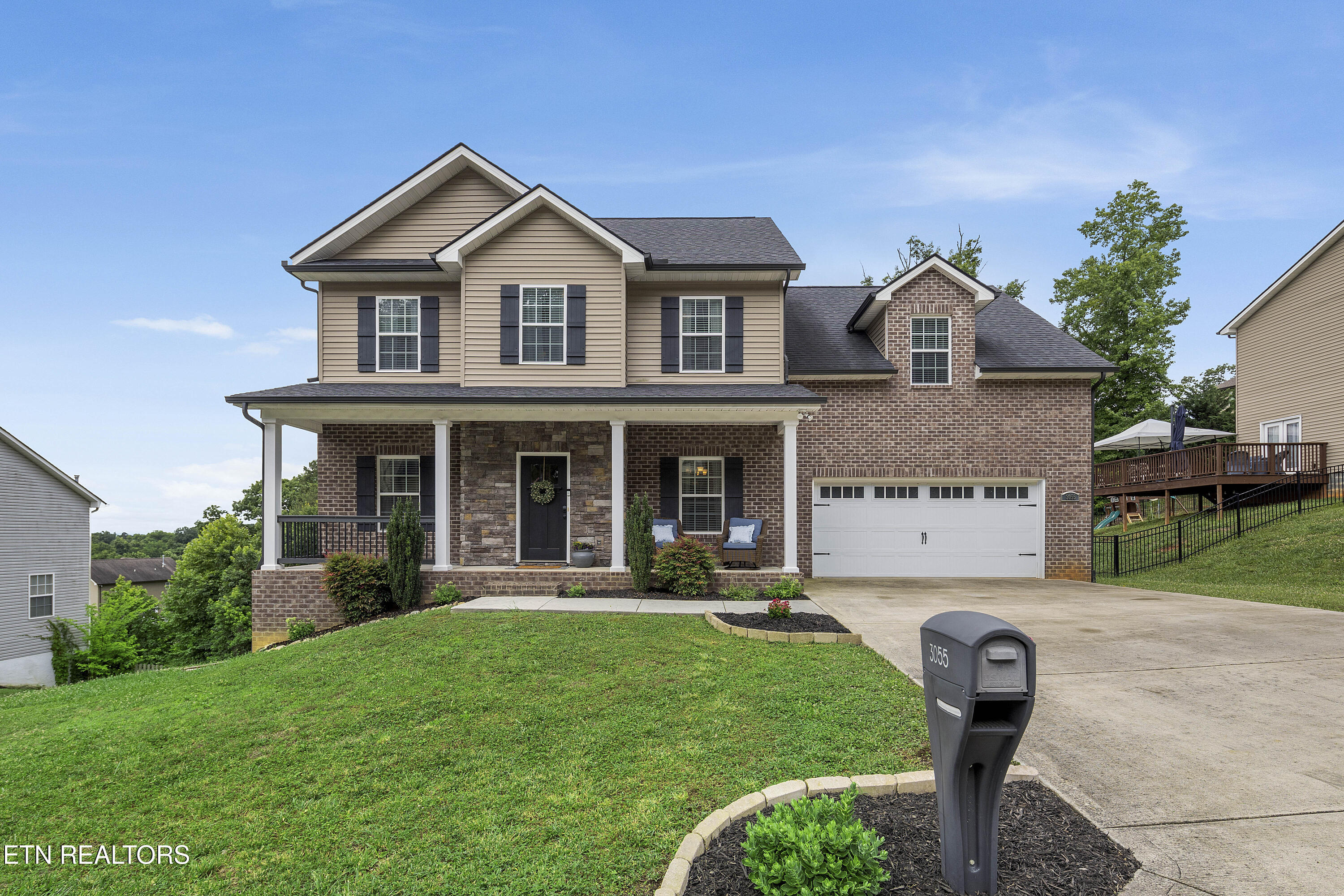 3055 Oakwood Hills Lane — photo