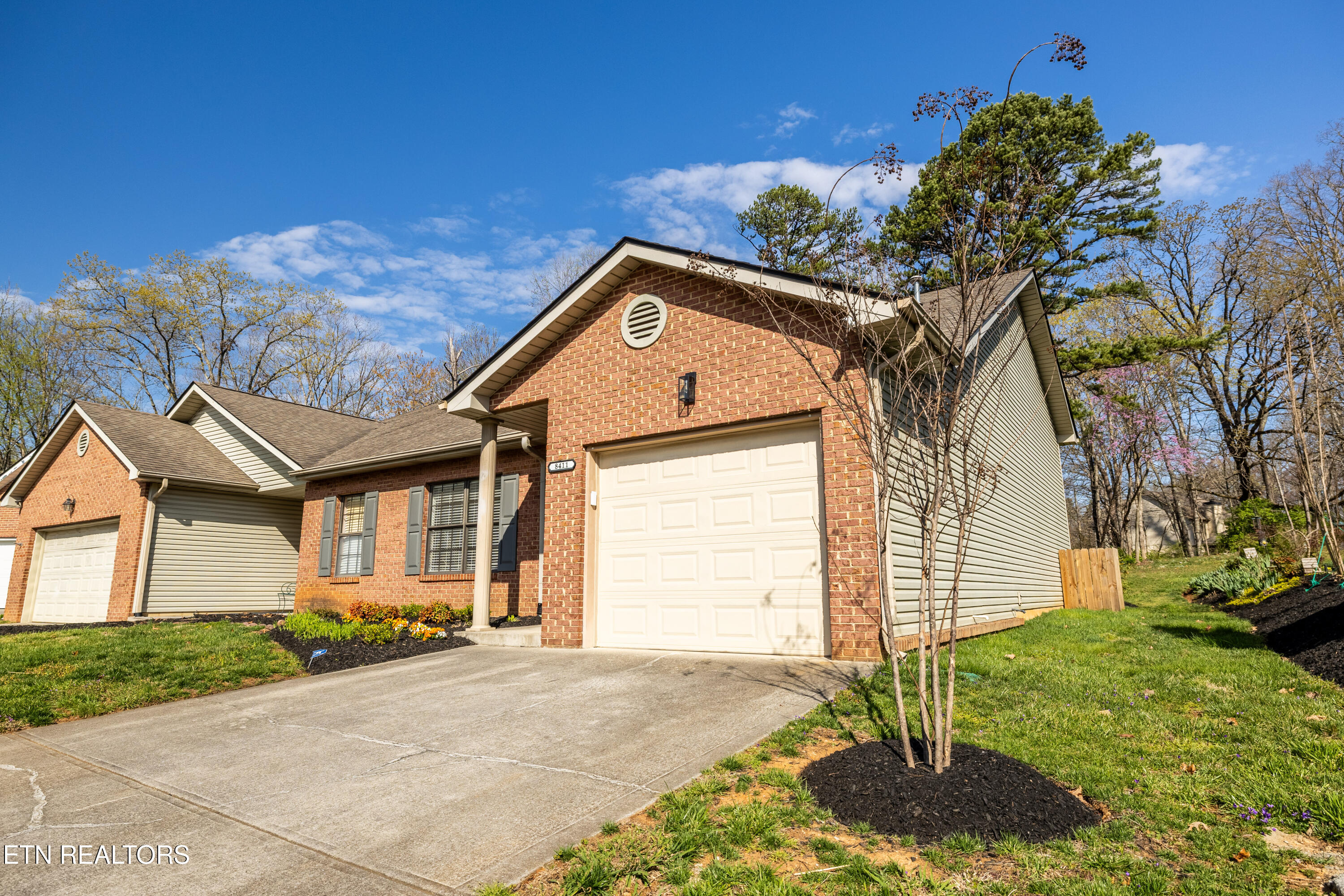 8411 Ivy Green Way — photo