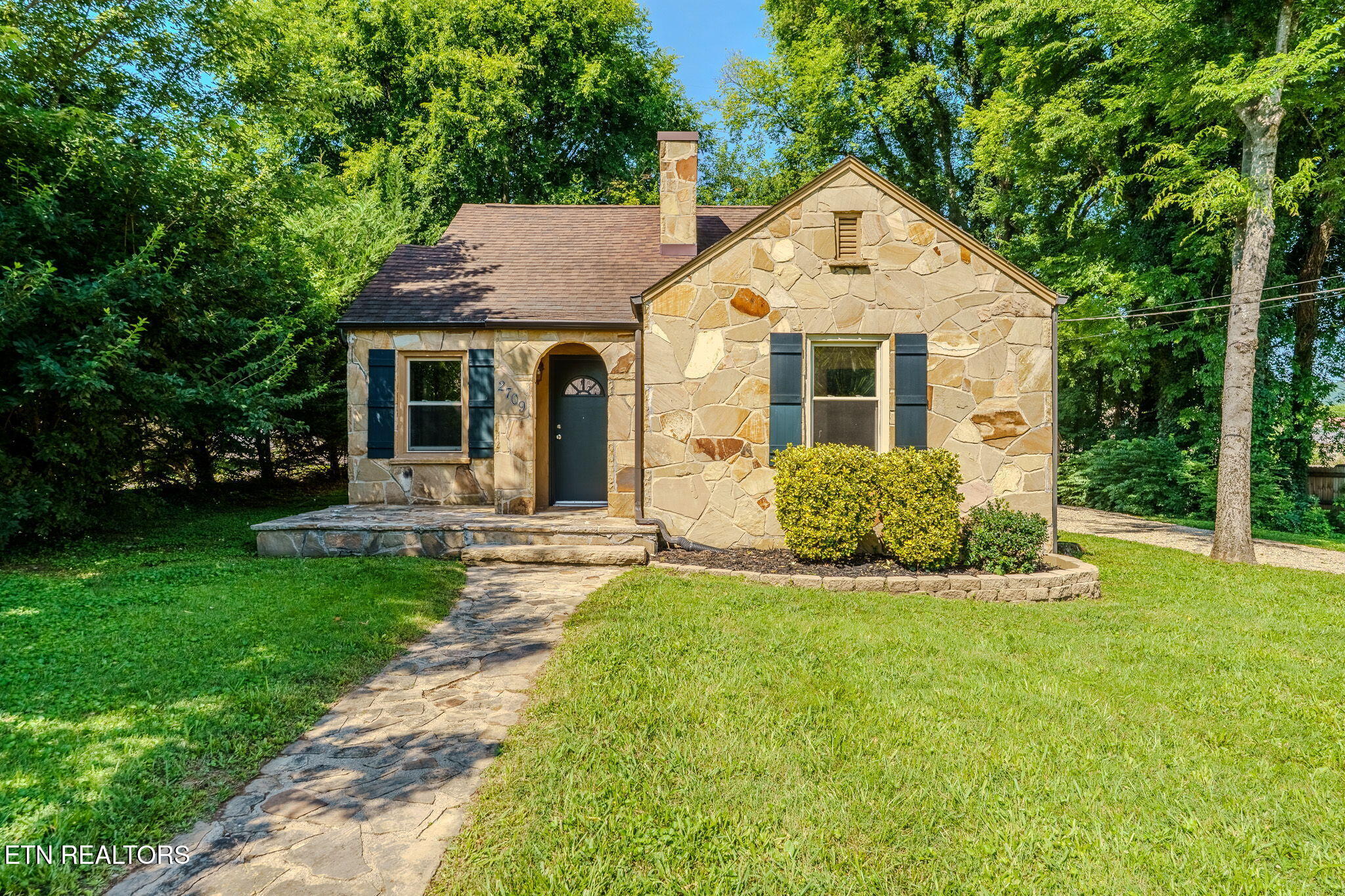 2709 Fairview St — photo