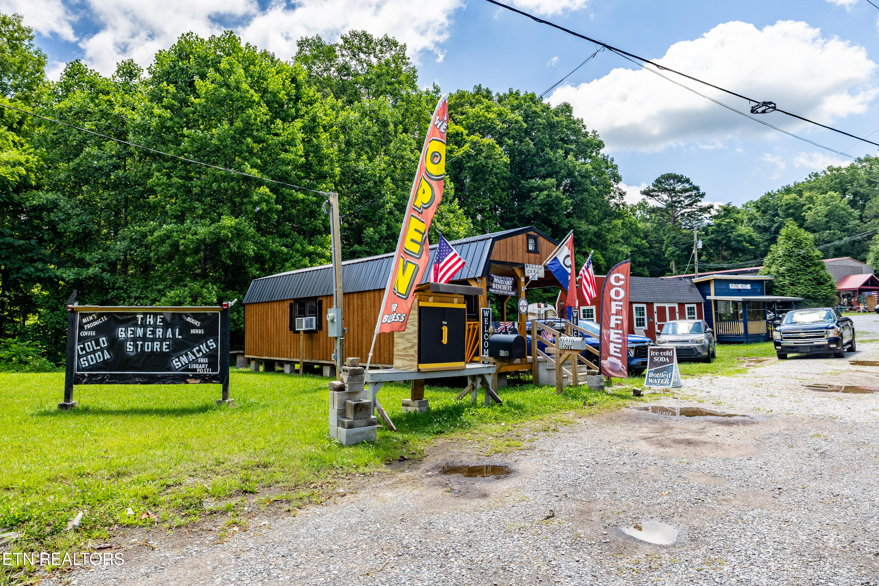 10905 New Highway 68 — photo