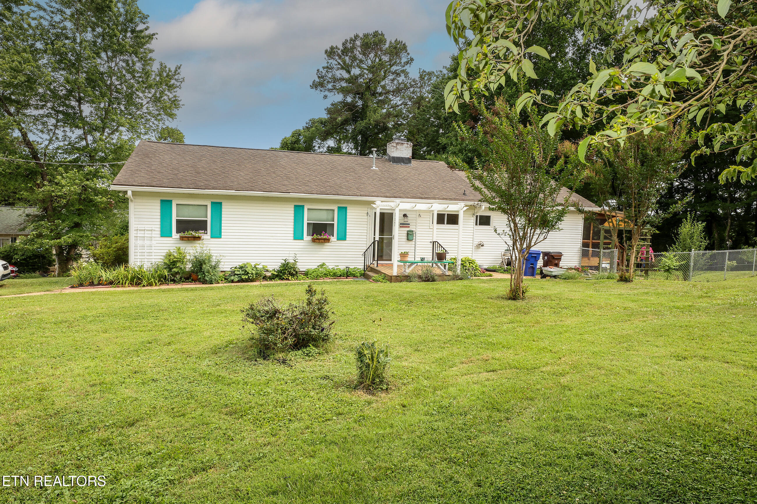 117 Tabor Rd, Oak Ridge, TN 37830