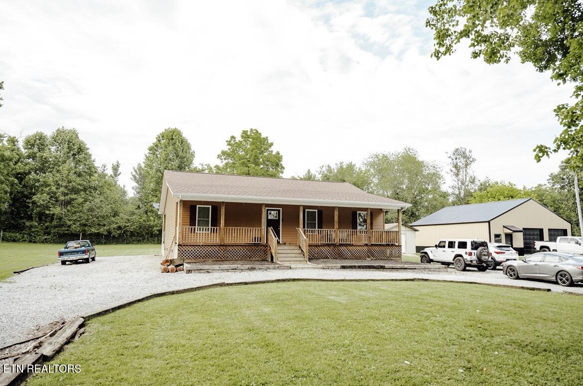 935 Pine Tree Rd — photo