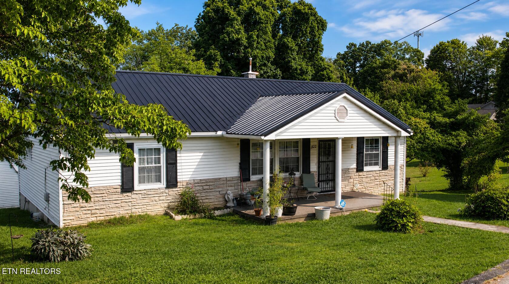 822 Rose Hill Drive — photo