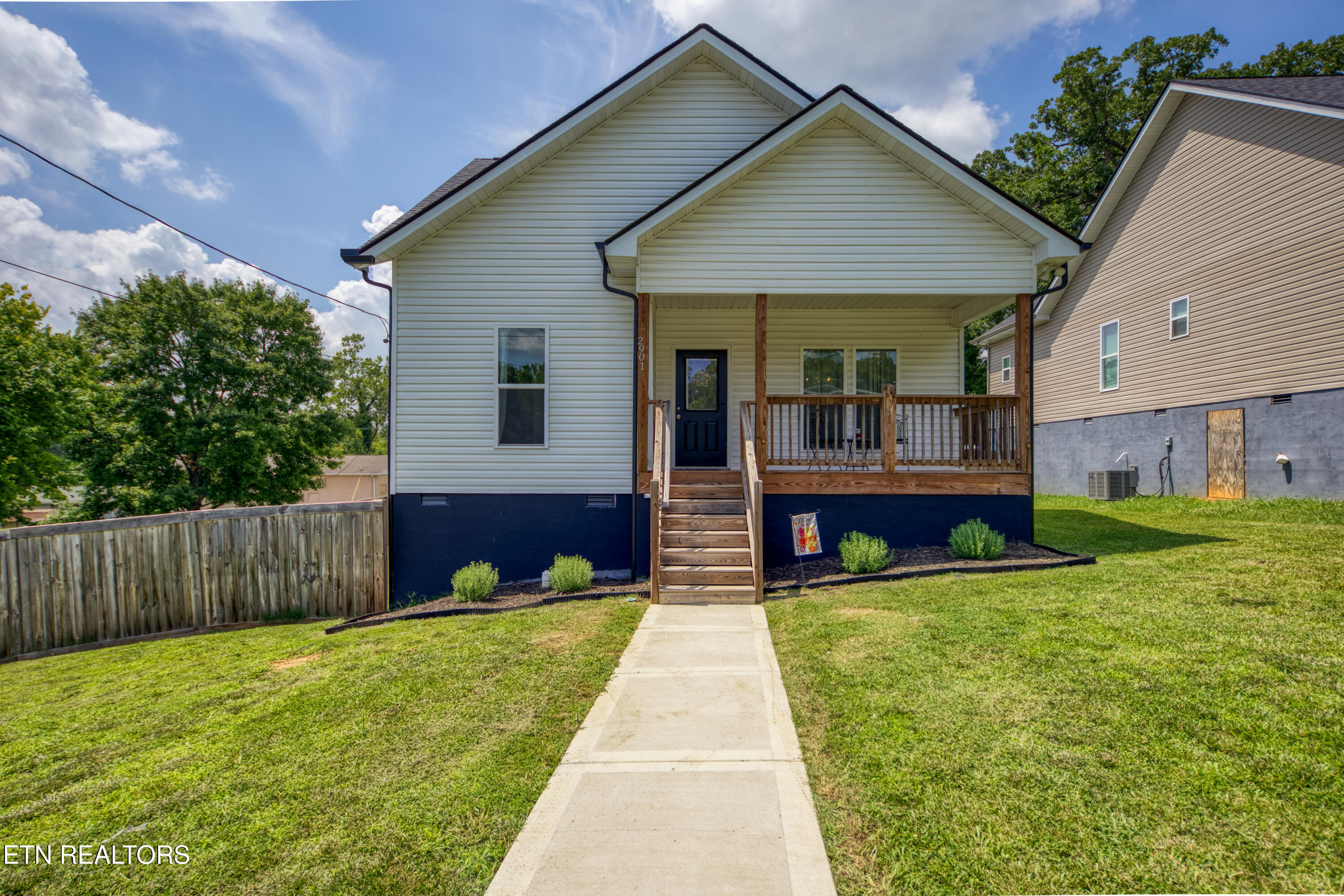 2901 Lay Ave — photo