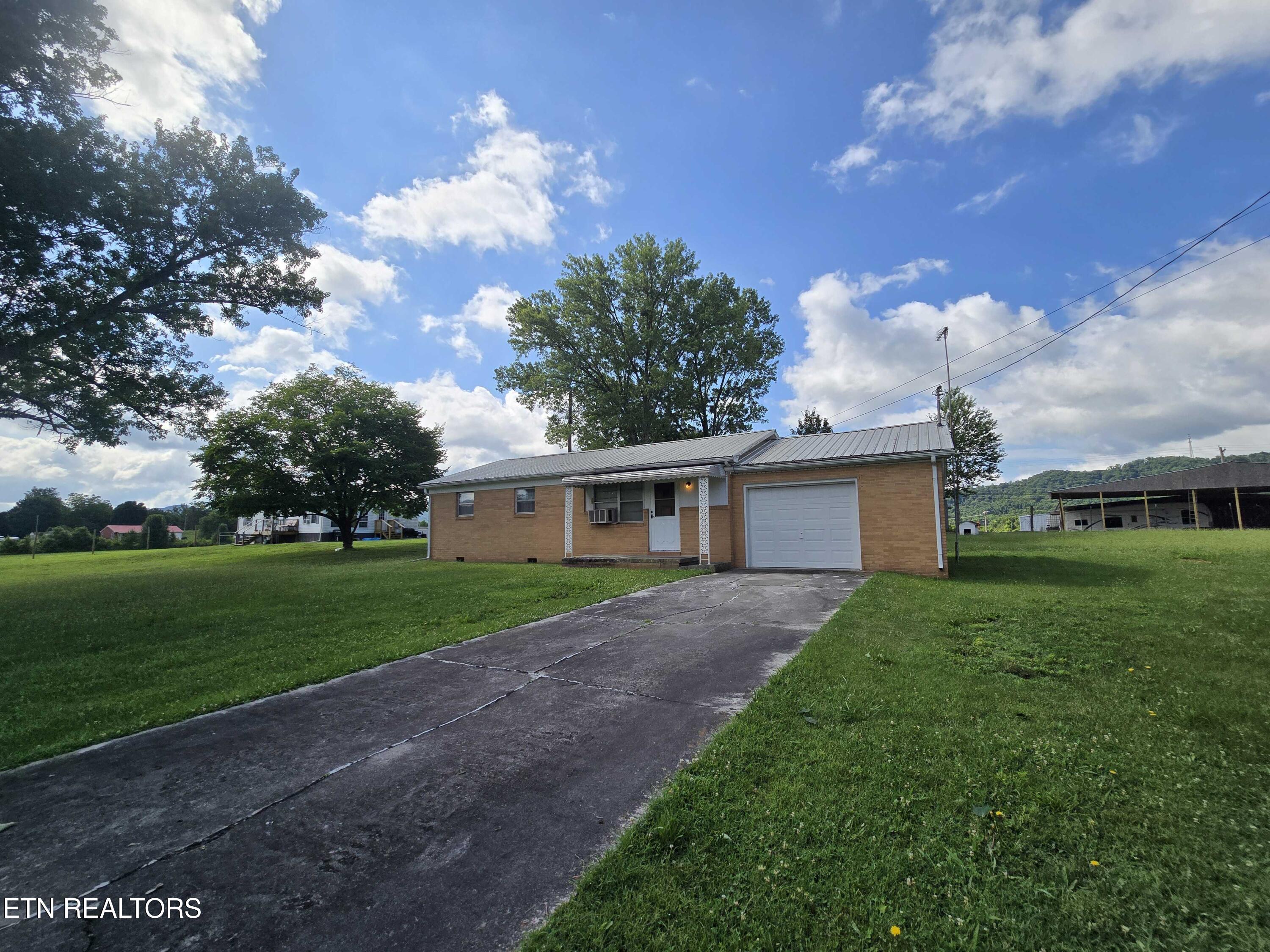 382 Meadow Branch Rd — photo