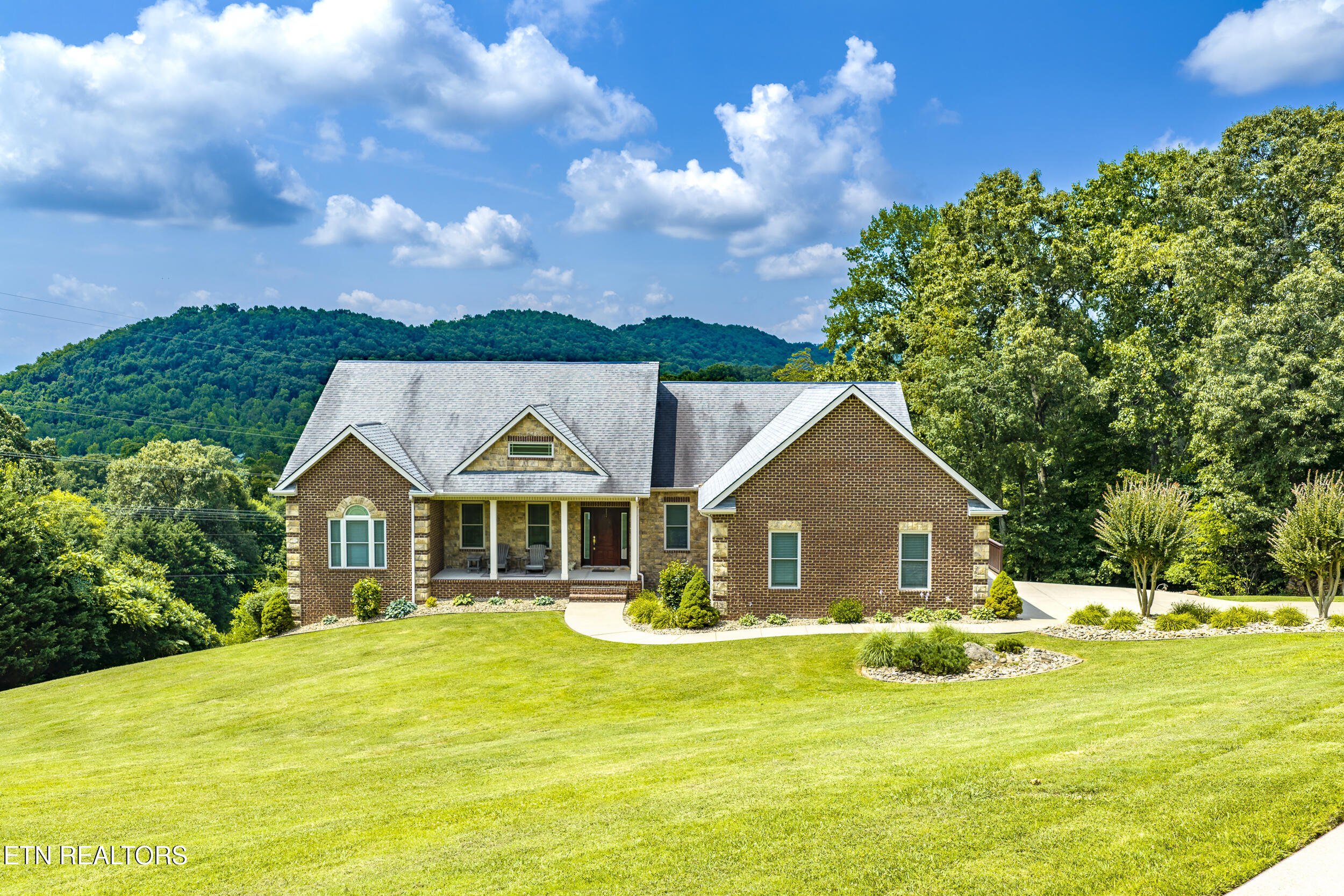 323 Independence Drive — photo