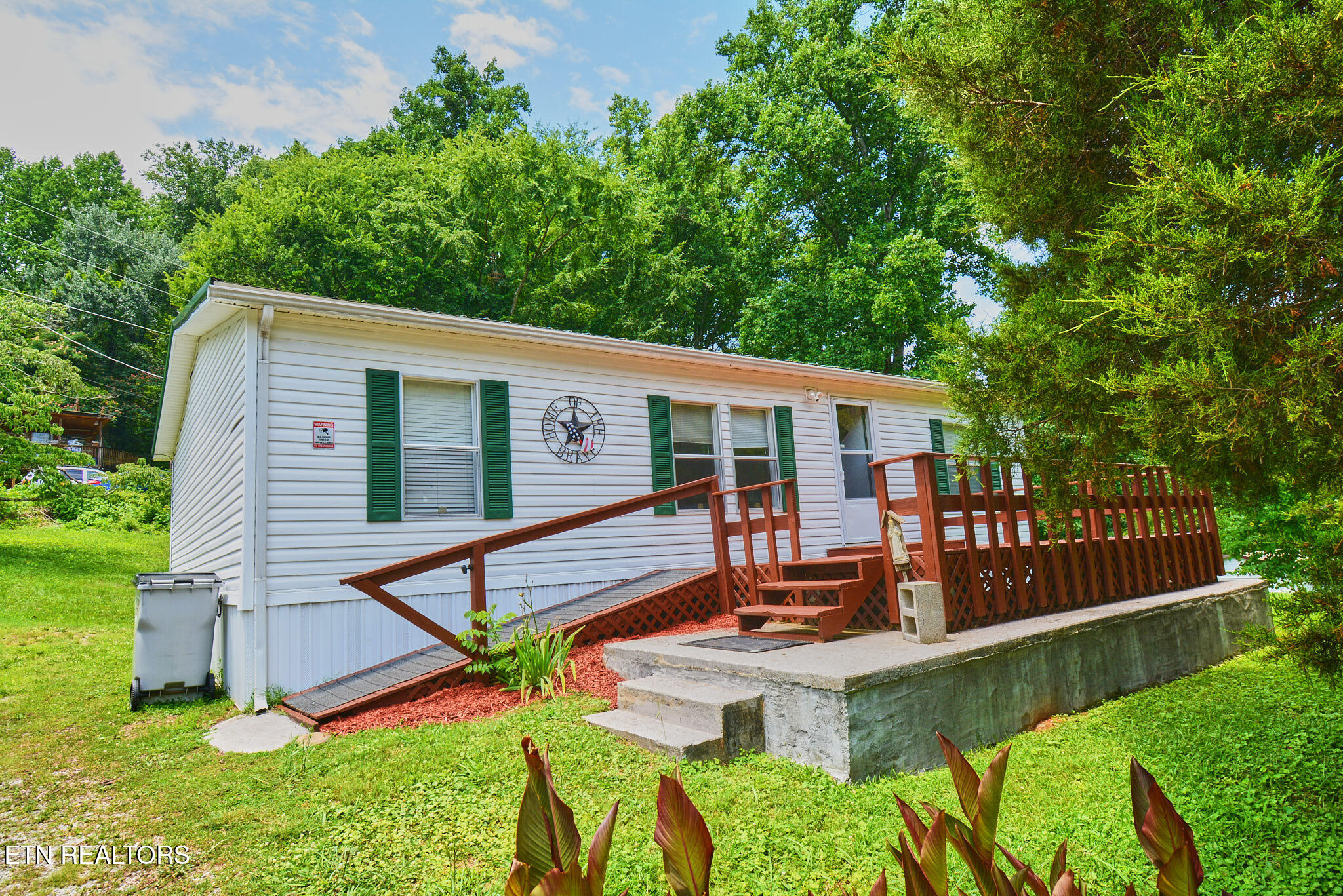 124 Davis Rd — photo
