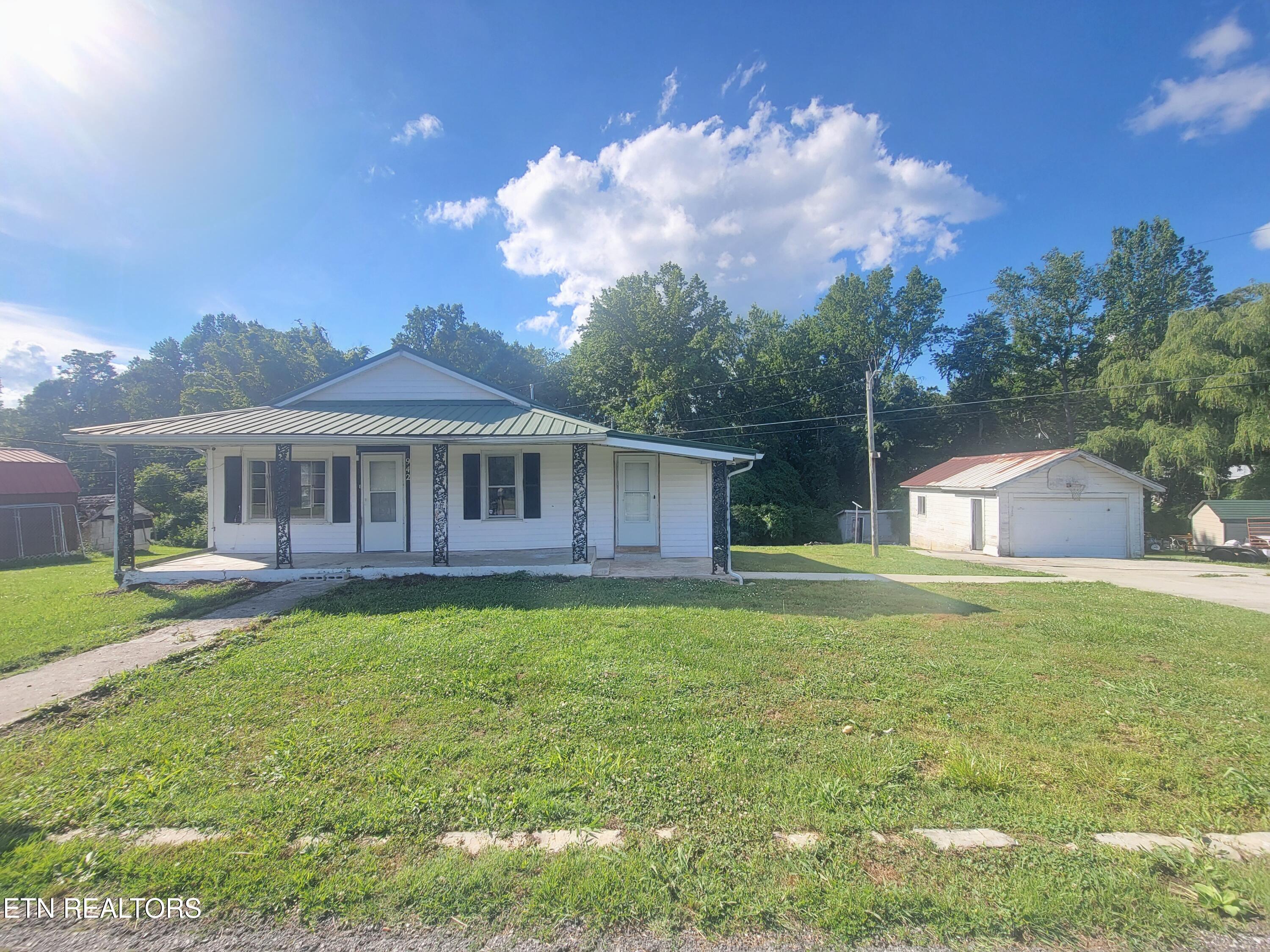 942 Mount View Rd, Robbins, TN 37852 — photo 2