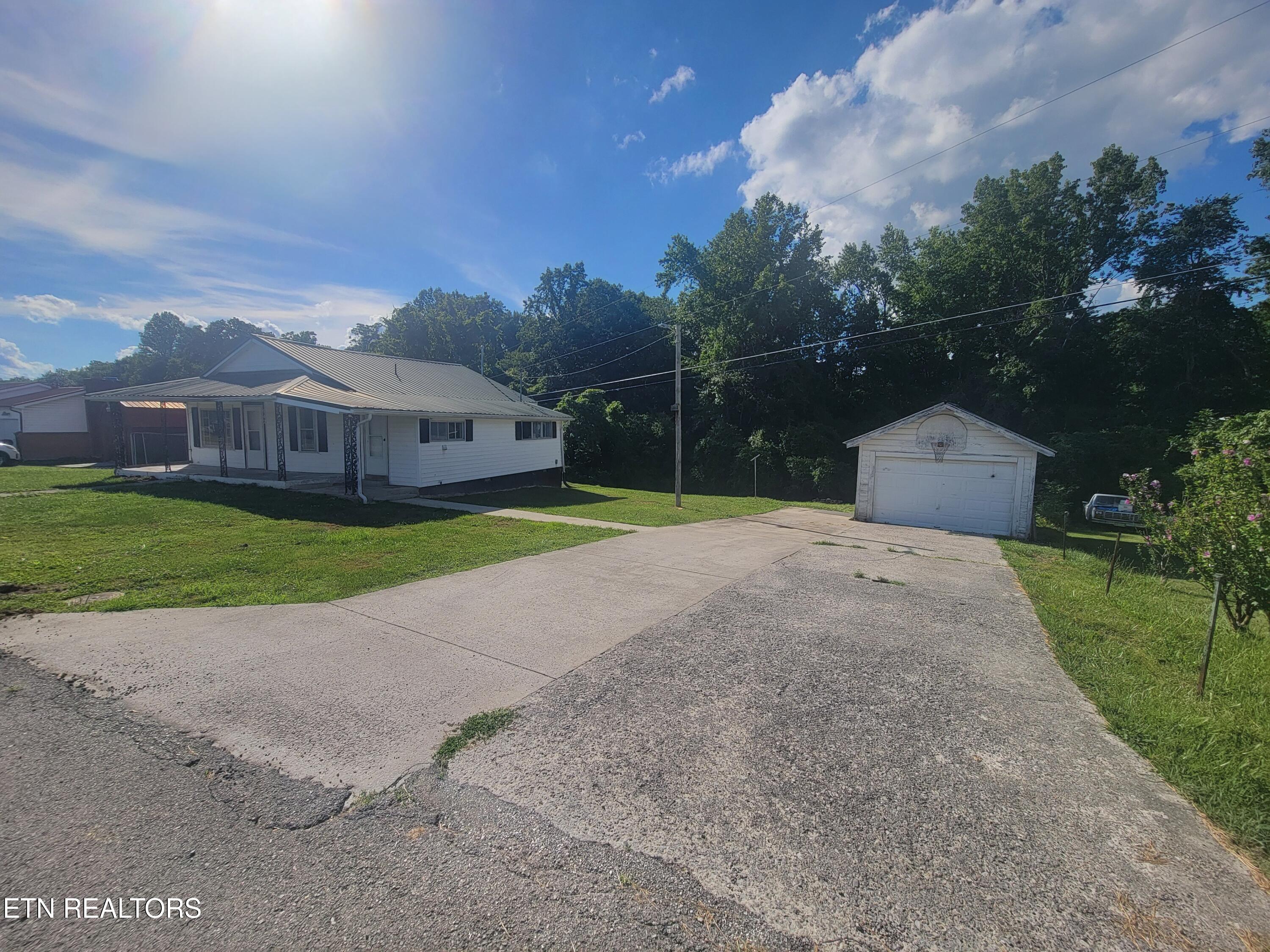 942 Mount View Rd, Robbins, TN 37852 — photo 3