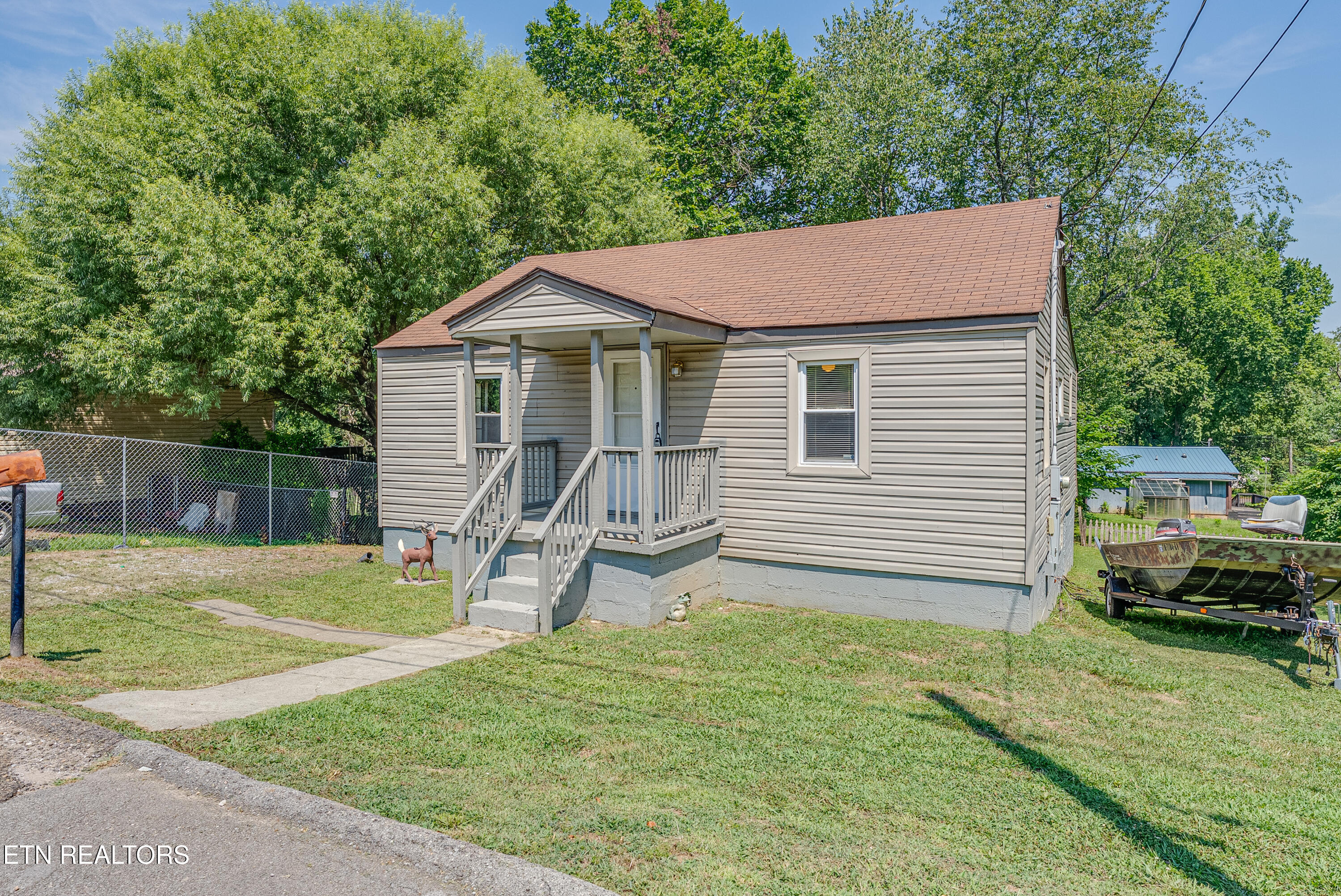 1013 E Drive — photo