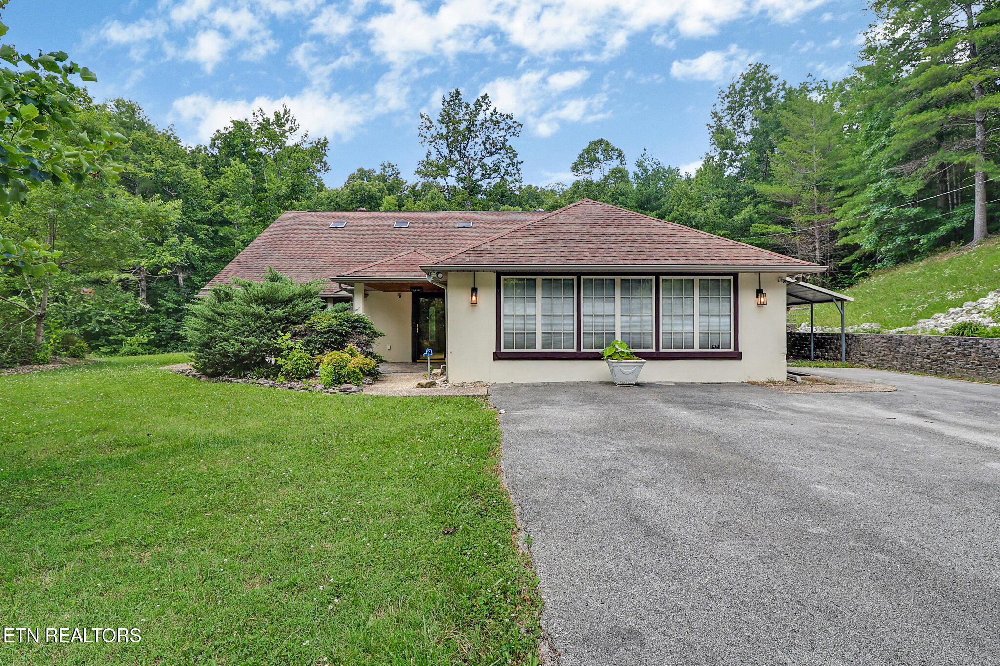 395 Ashley Lane — photo