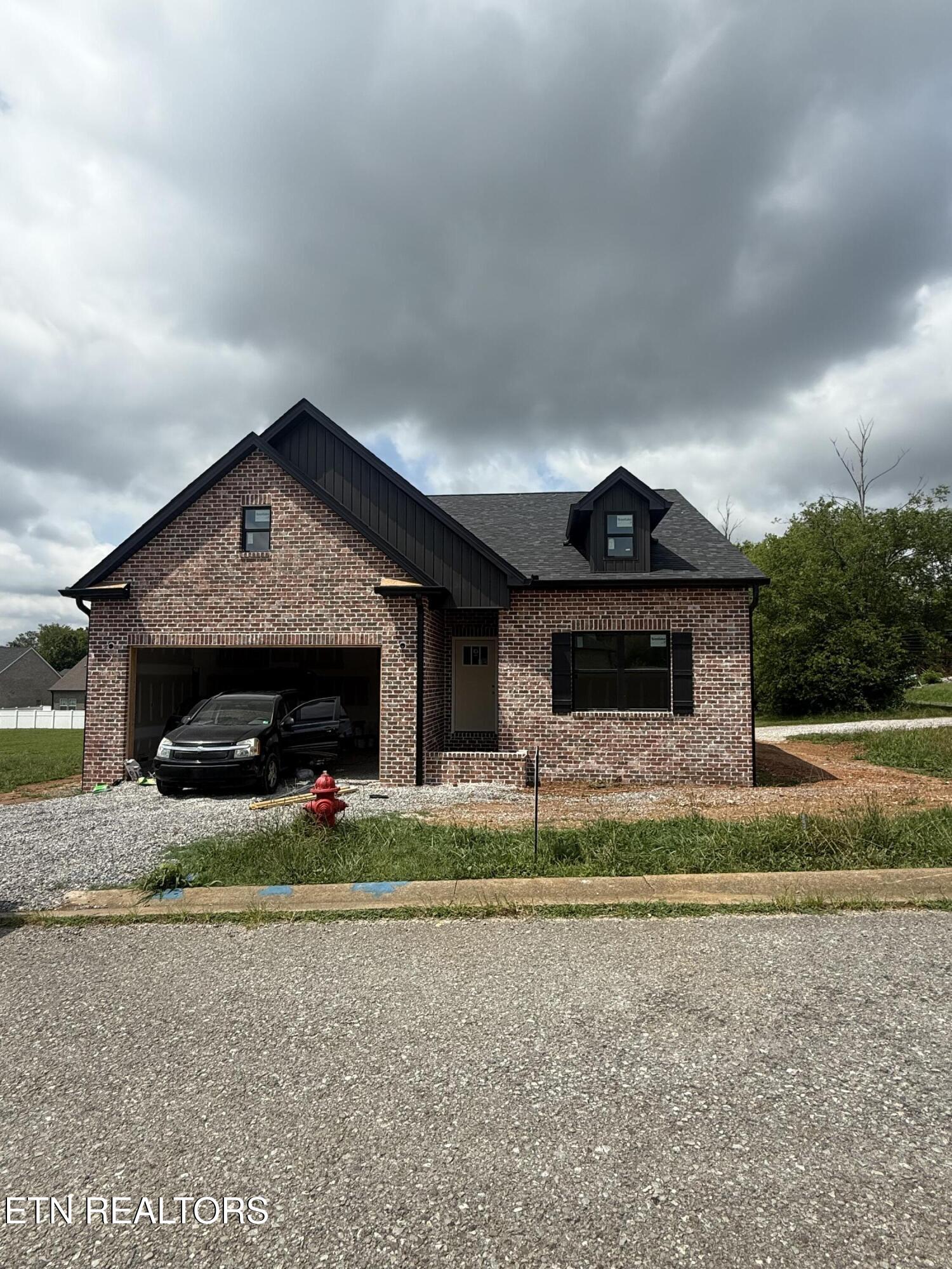 102 Van Gilder Way — photo