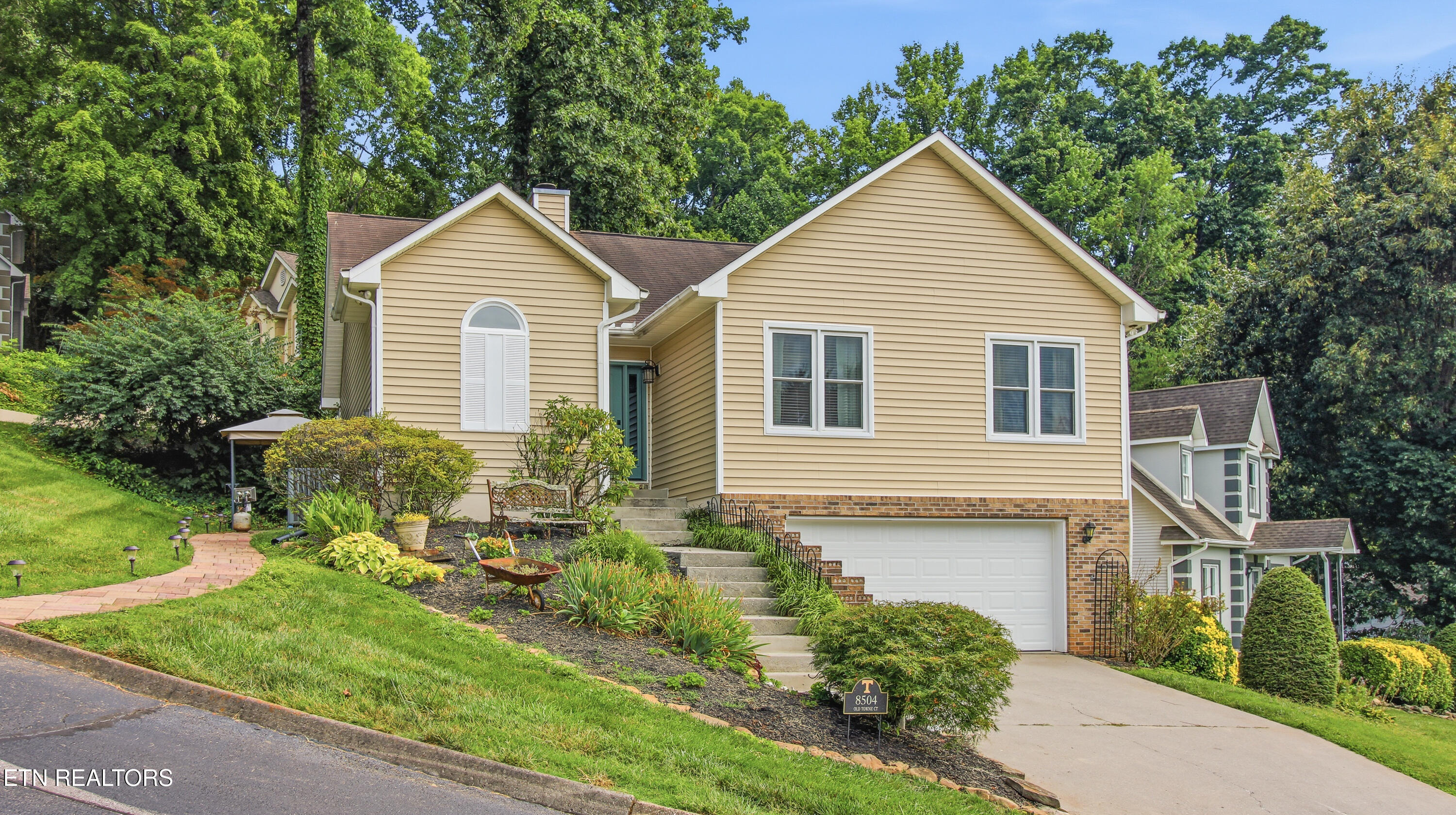 8504 Old Towne Court — photo