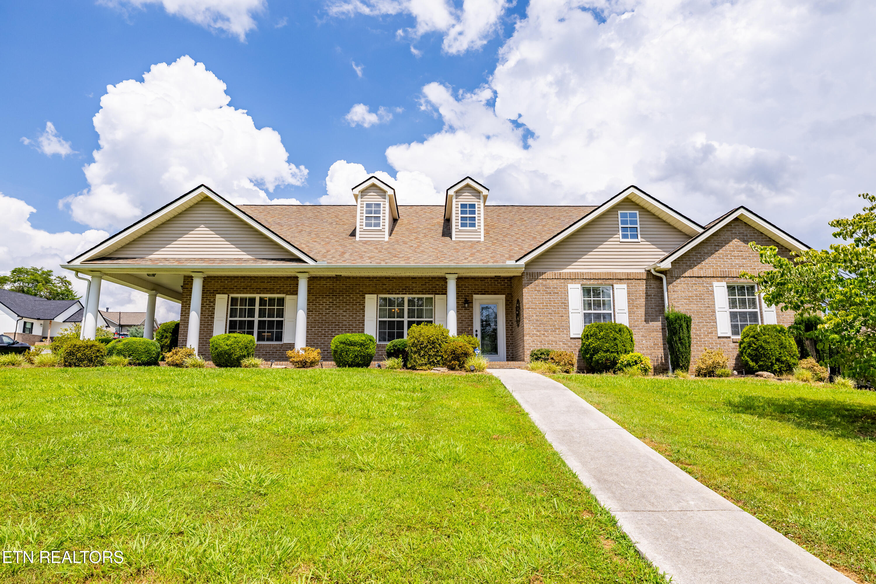 8002 Stone Hollow Drive — photo