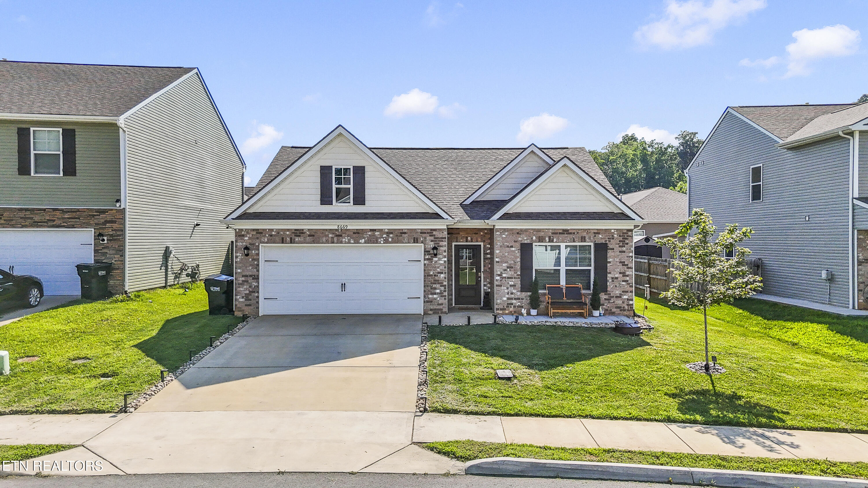 8669 Leeanna Brooke Lane — photo