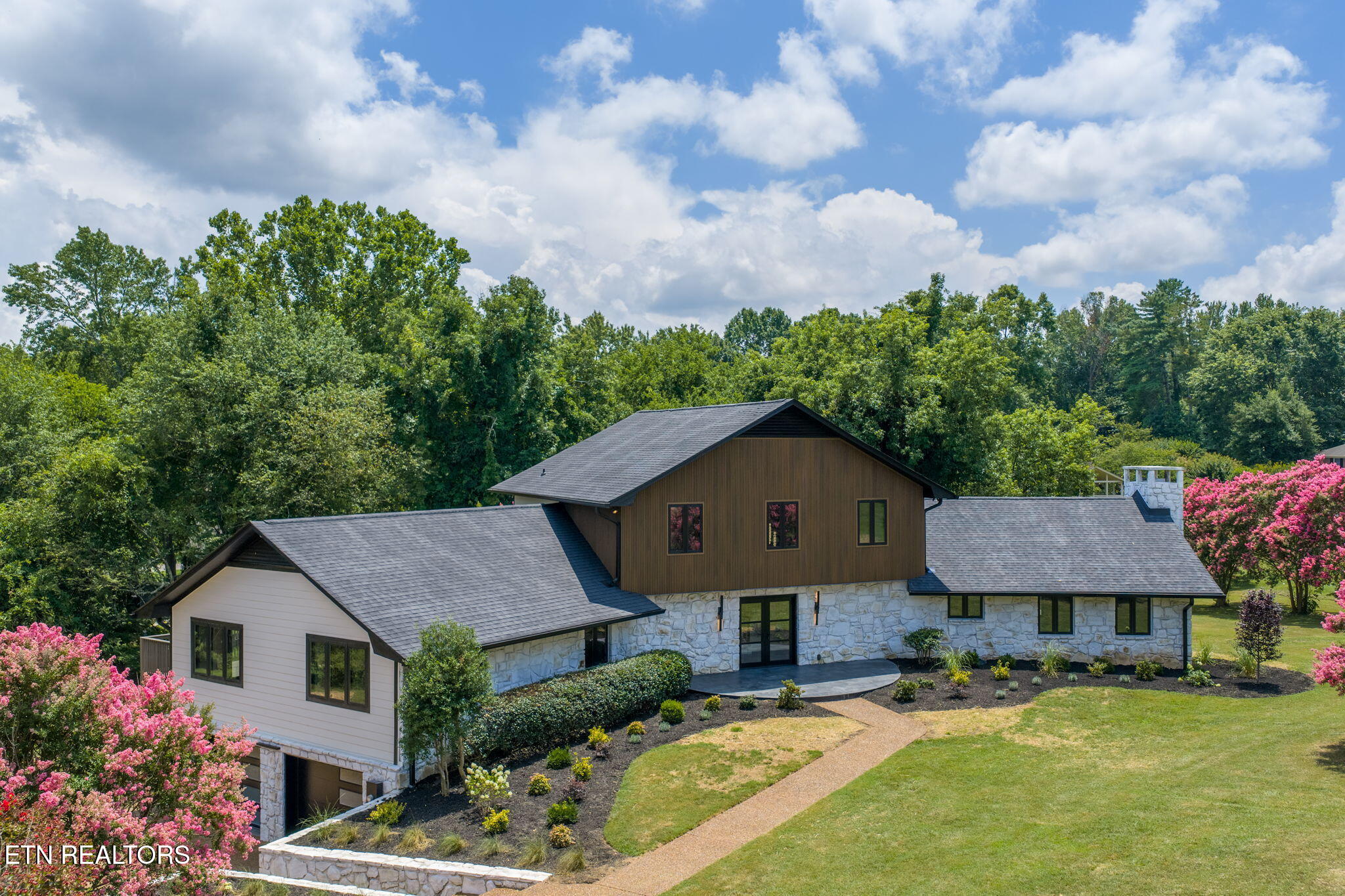 5216 Hickory Hollow Rd — photo