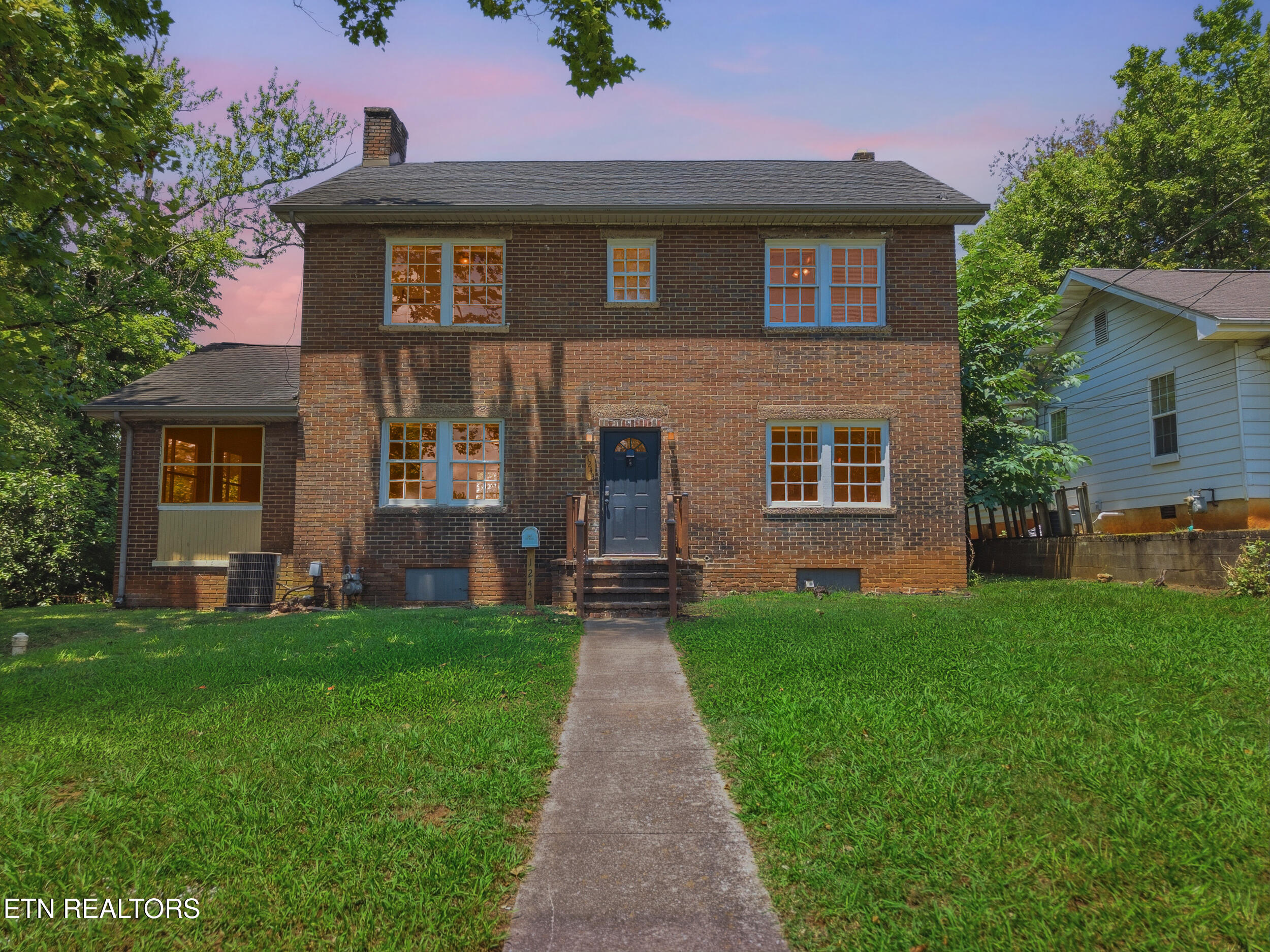 1243 Exeter Ave — photo