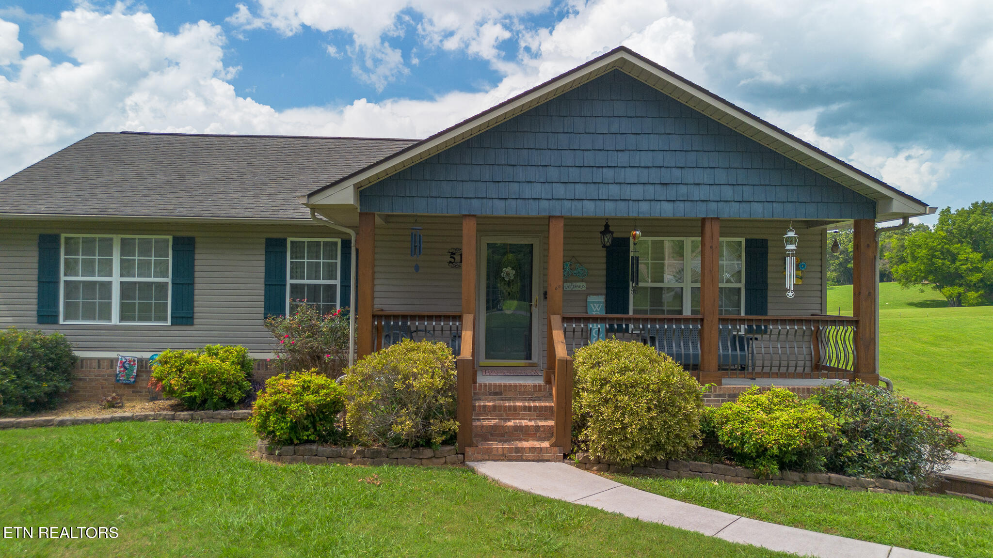 512 Oxford Rd — photo