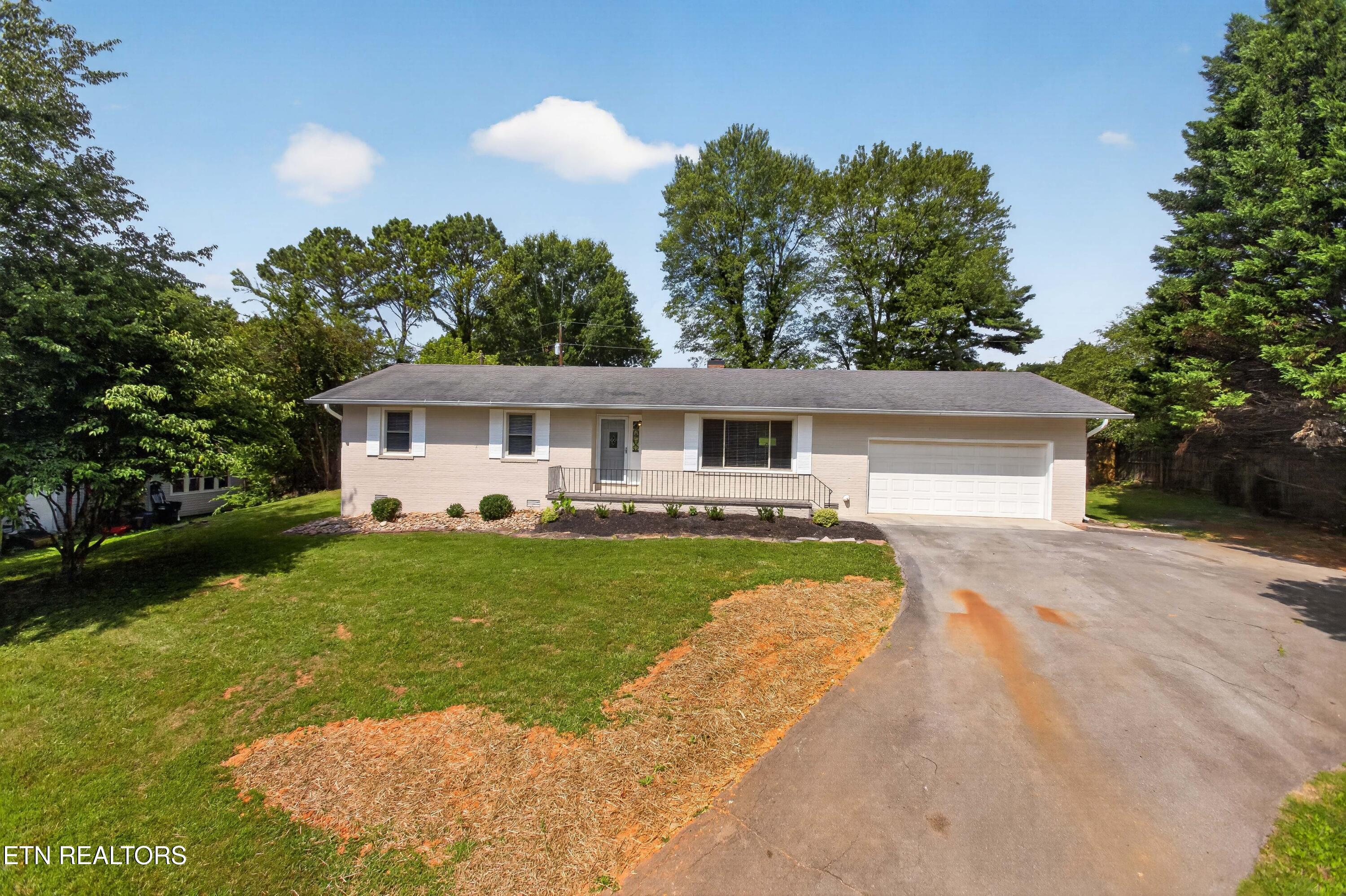 1221 Southbreeze Circle — photo