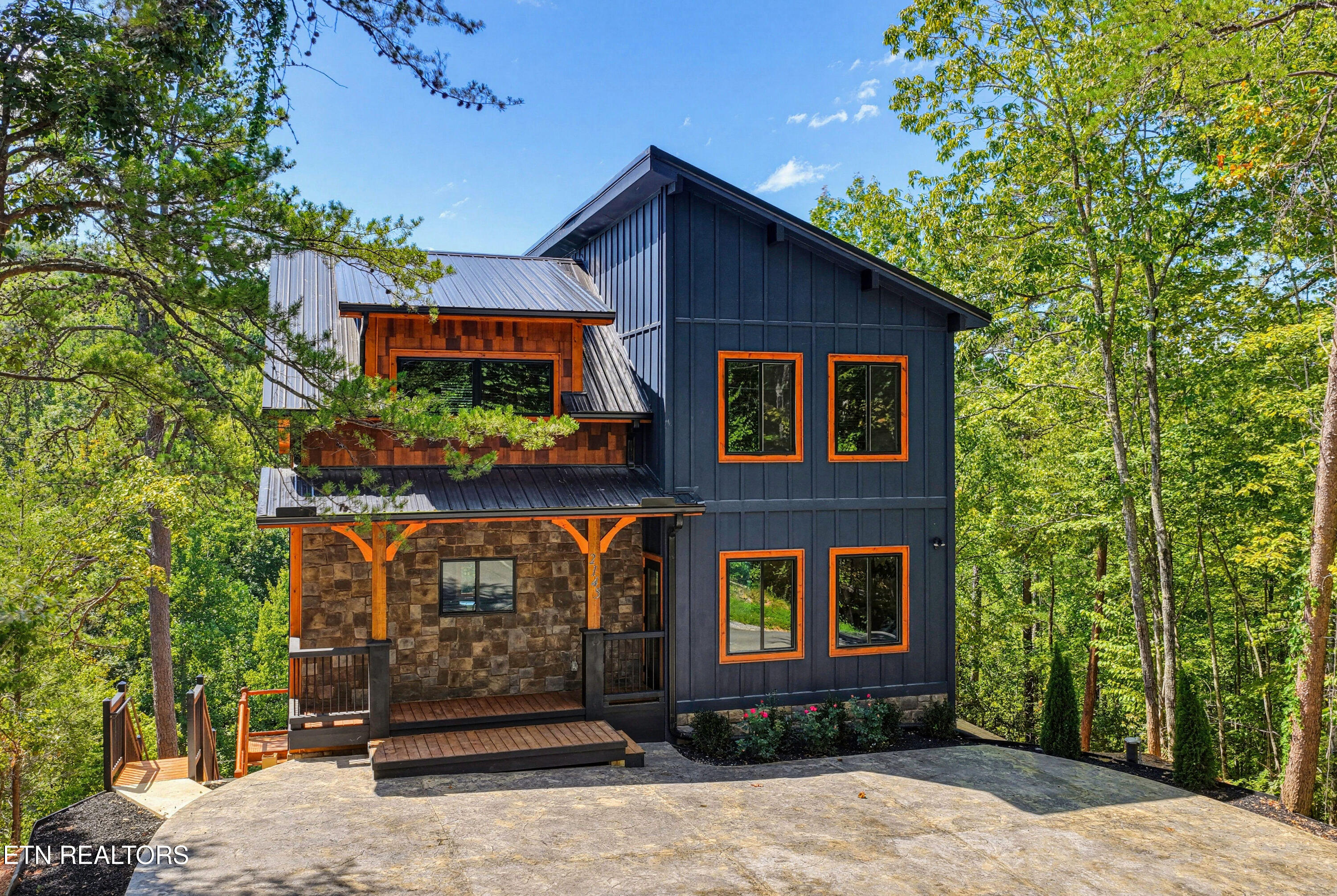 2145 Beach Front Drive — photo
