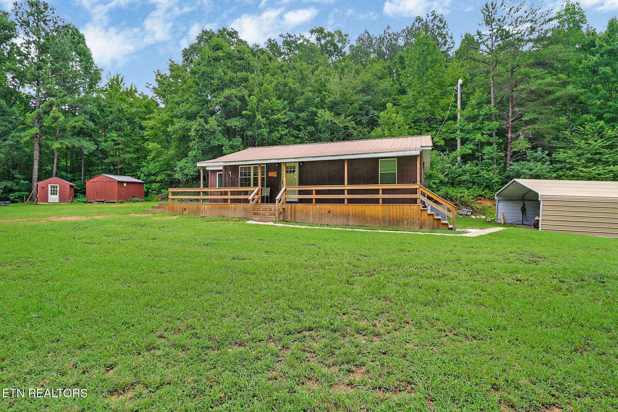 615 E Robbins Rd — photo