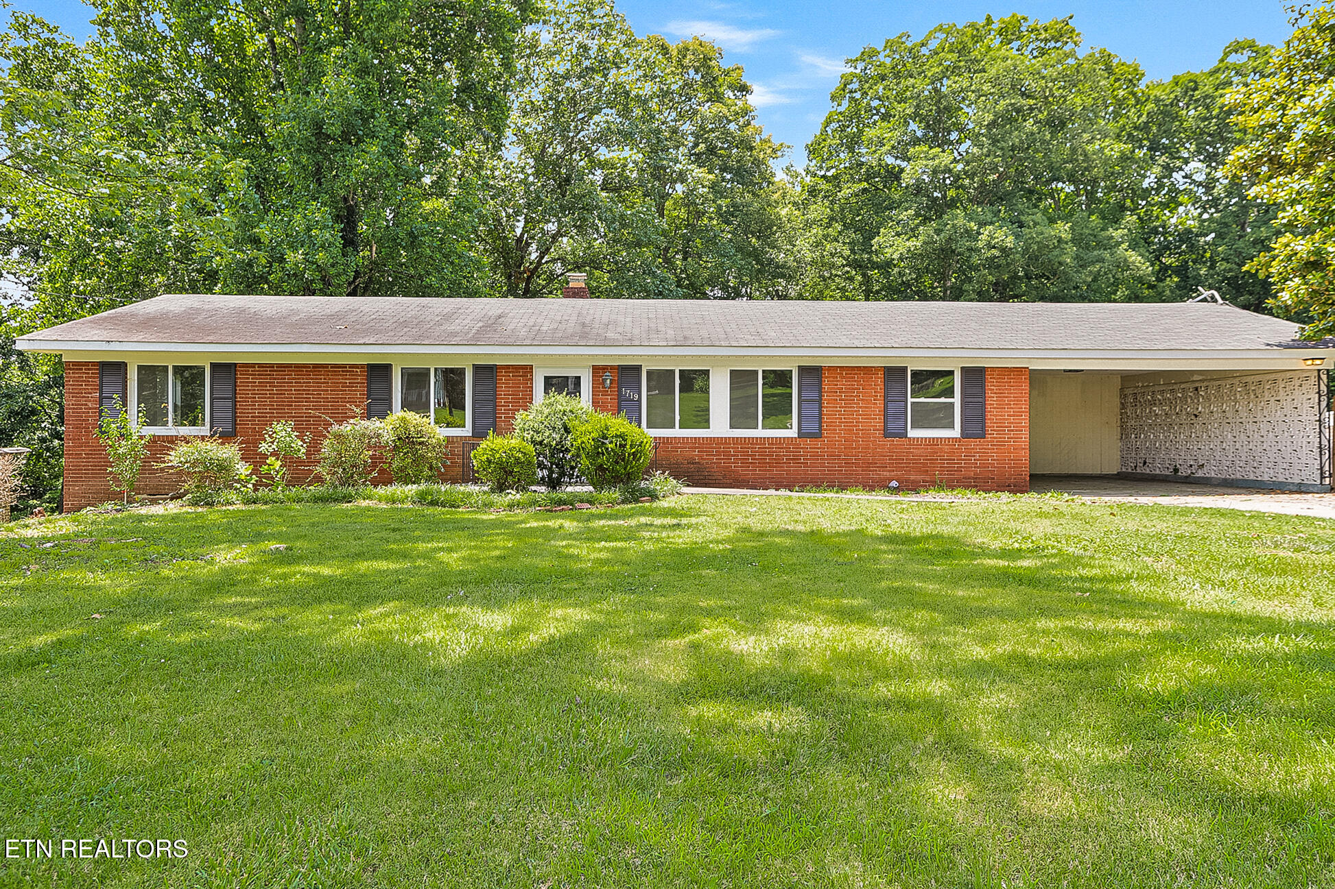 1719 Woodhaven Drive — photo