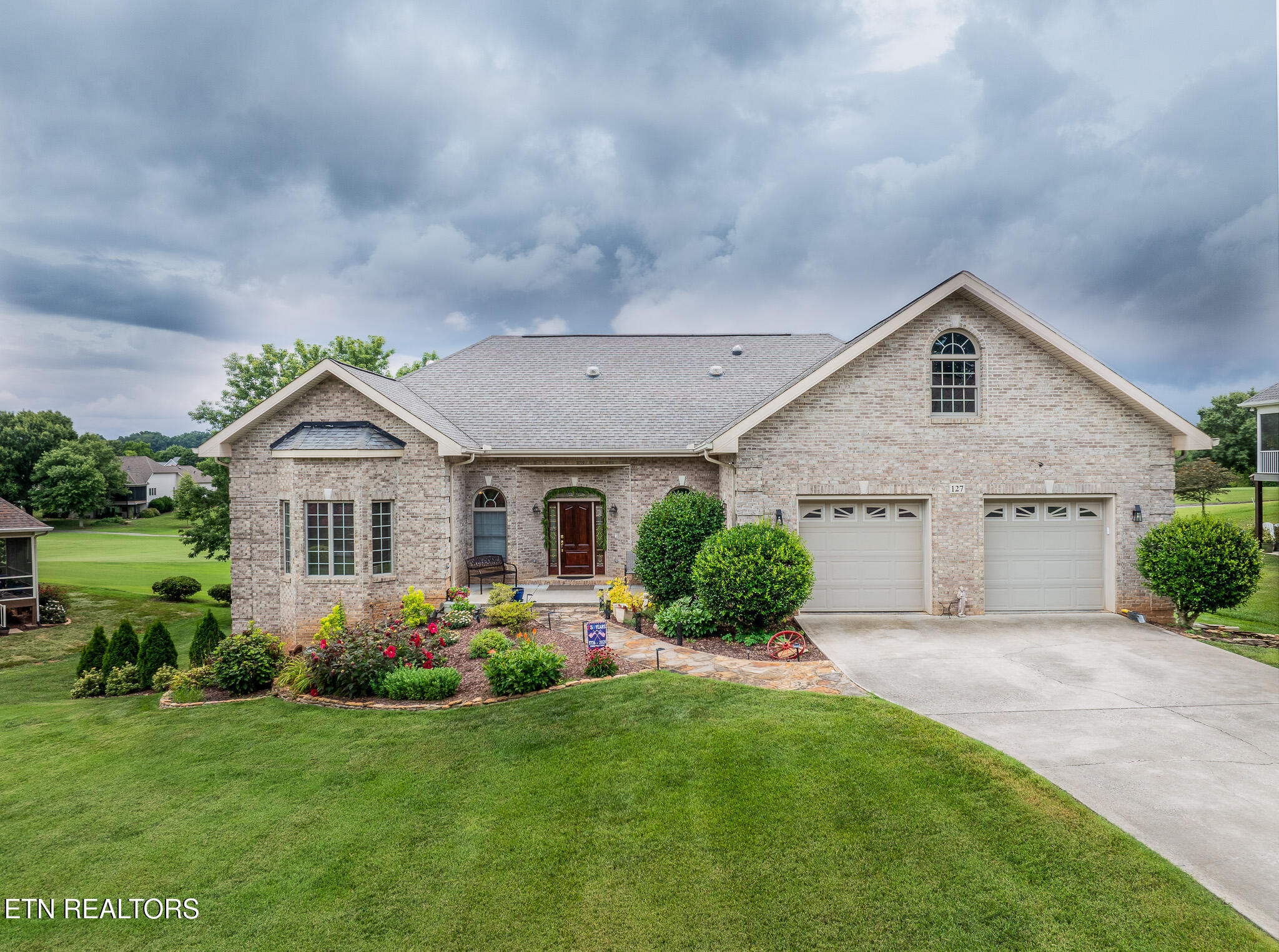 127 Santee Way — photo