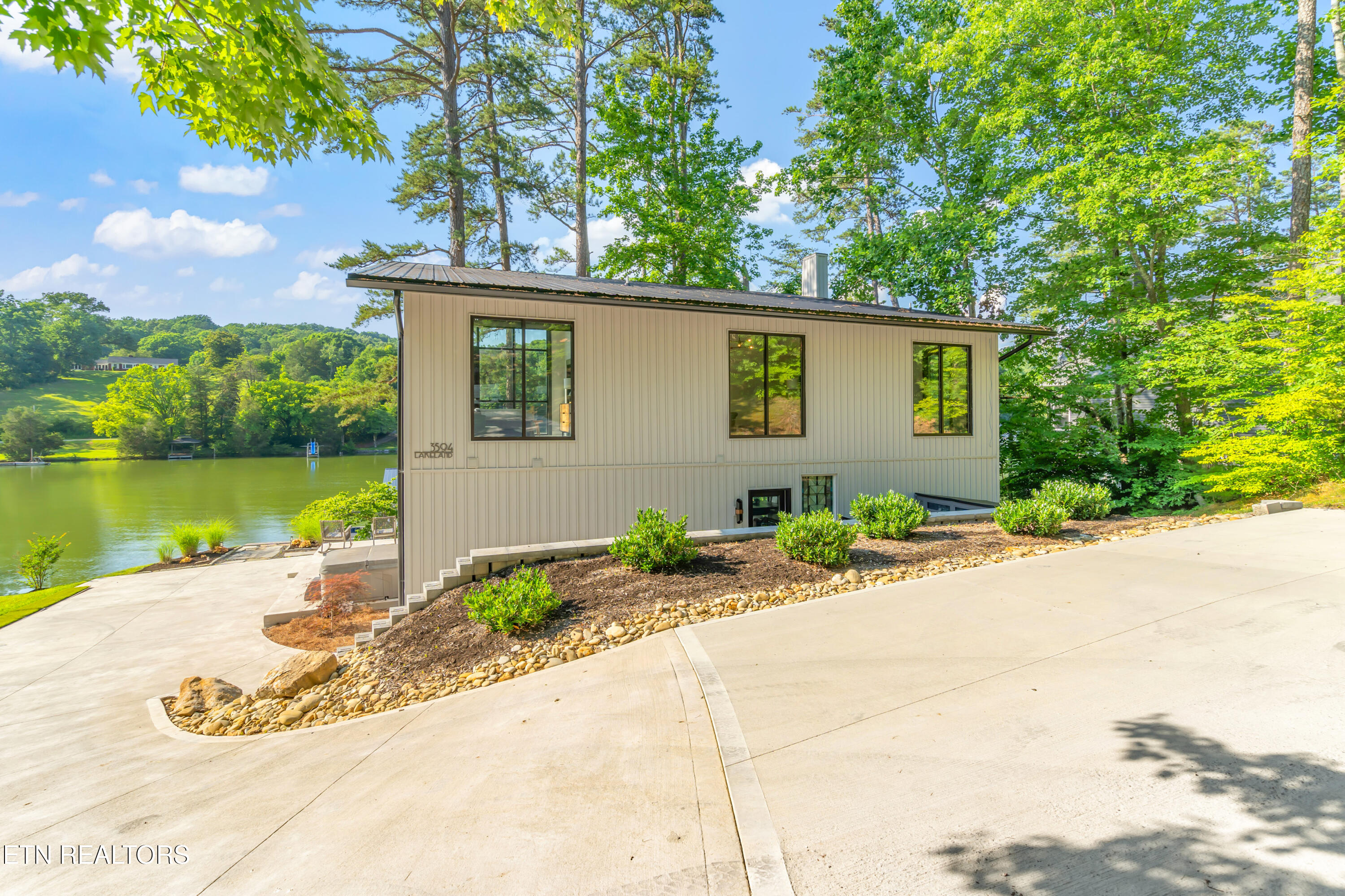 3594 Lakeland Drive — photo