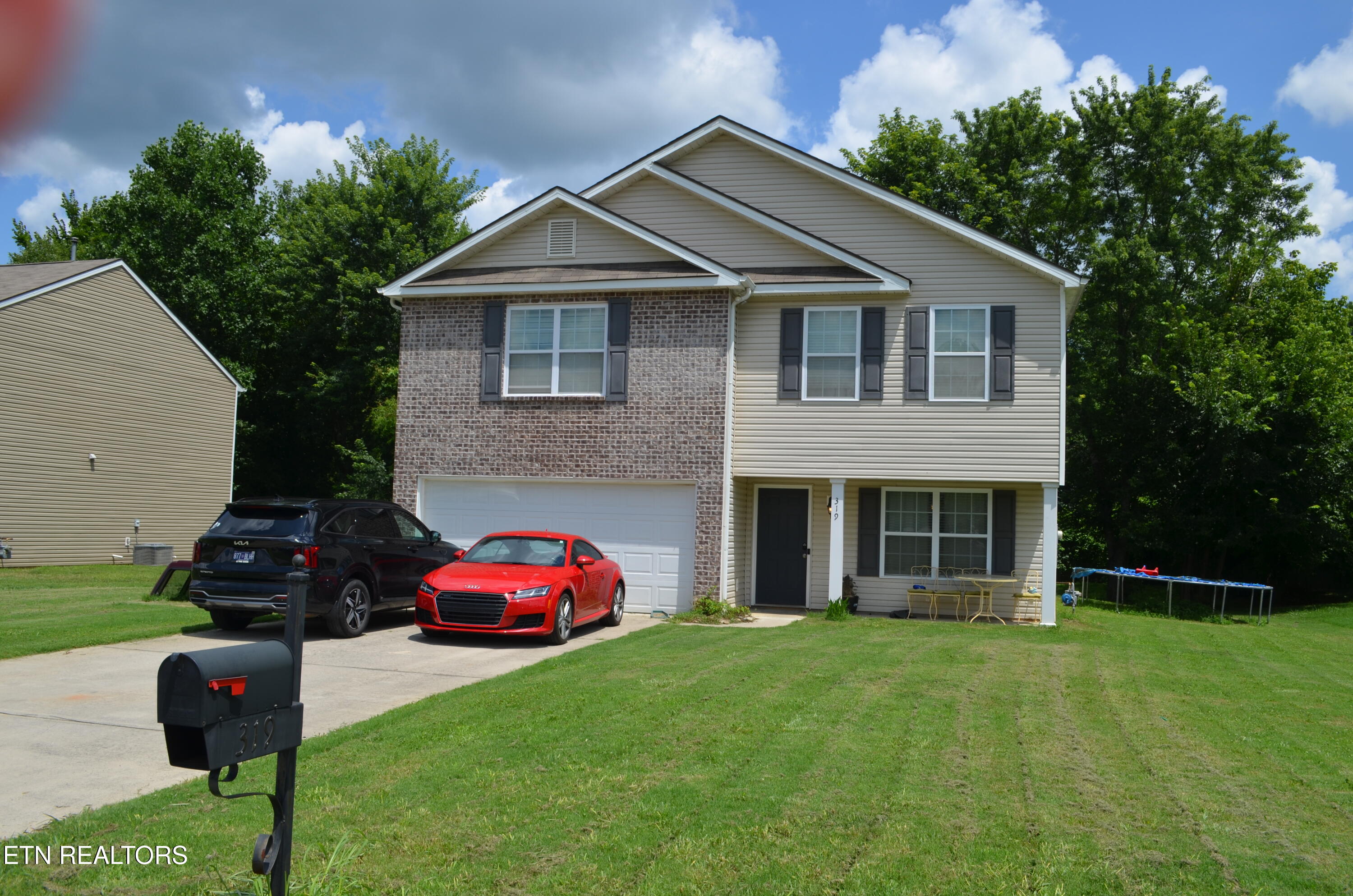 319 Chrysler Lane — photo