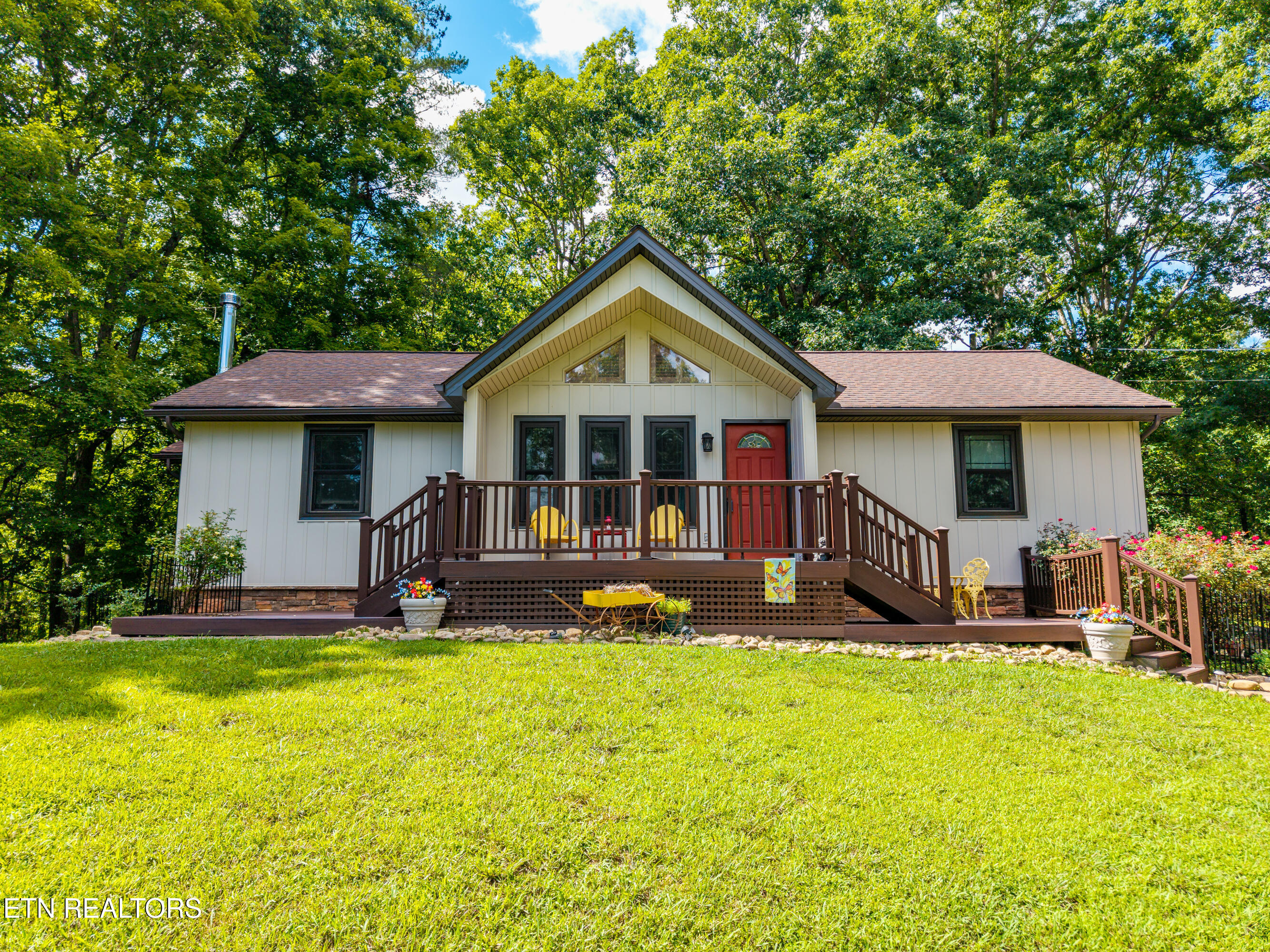2311 Smith School Rd — photo