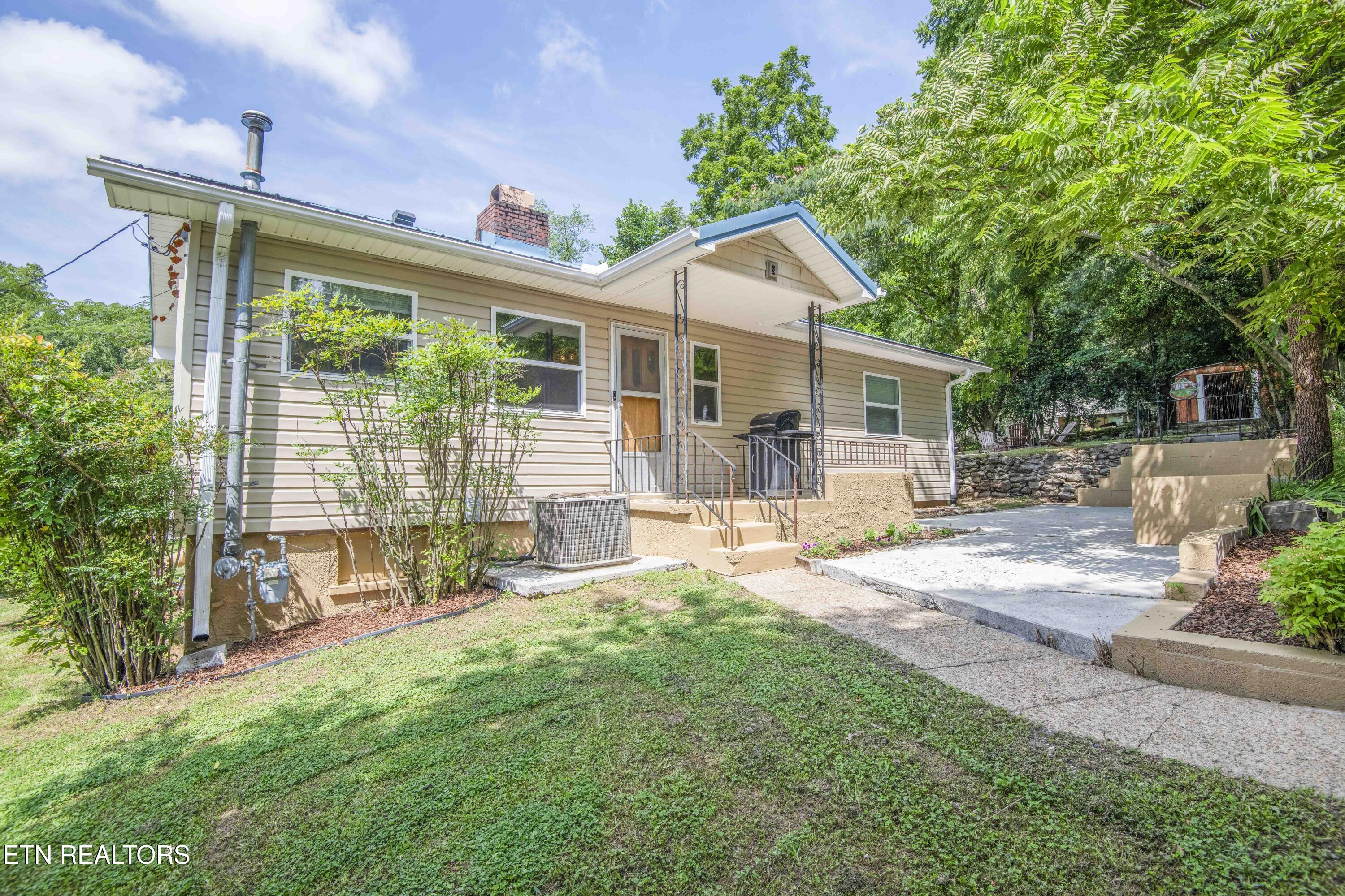306 W Faunce Rd, Oak Ridge, TN 37830