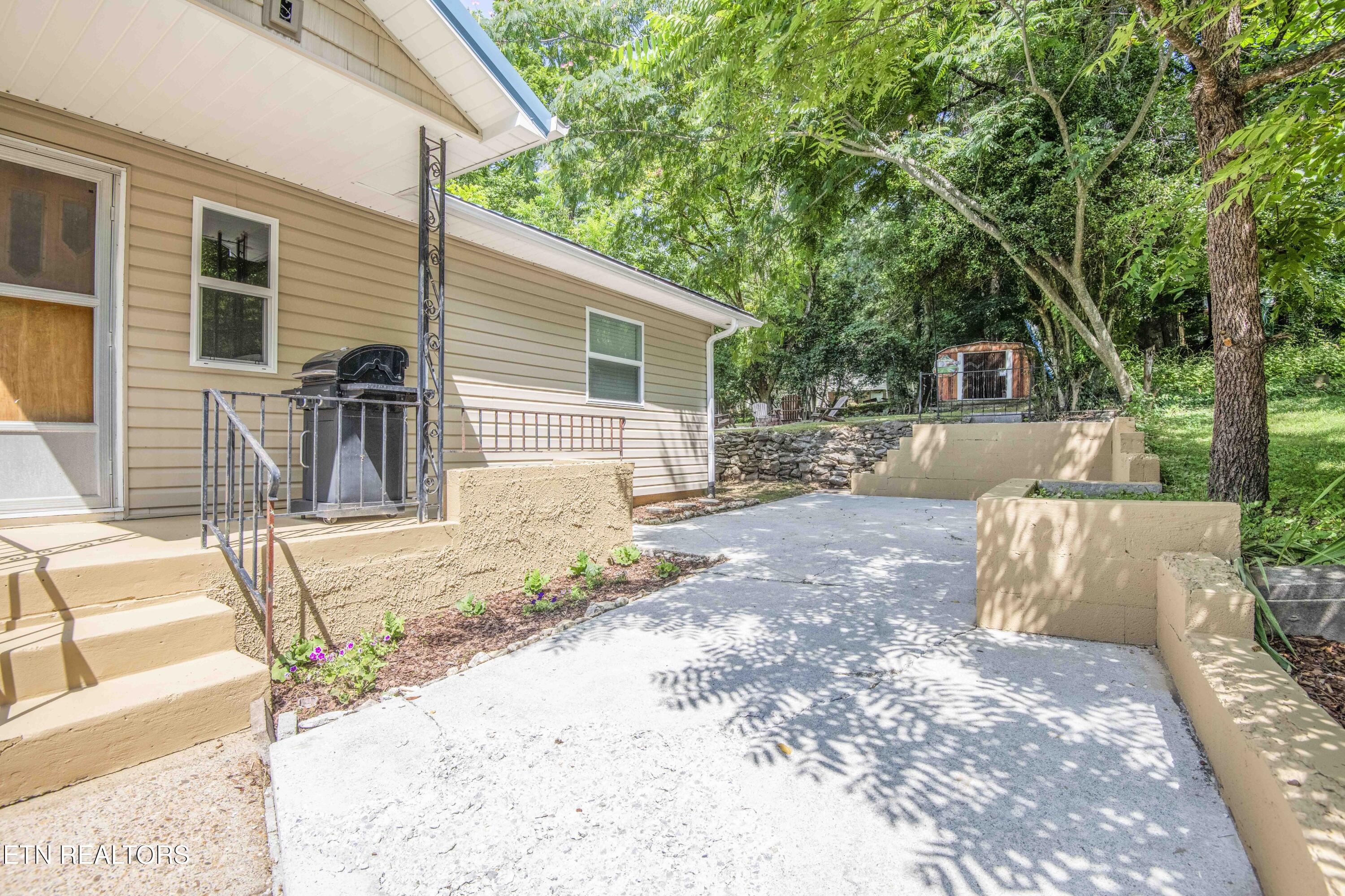 306 W Faunce Rd, Oak Ridge, TN 37830 — photo 2