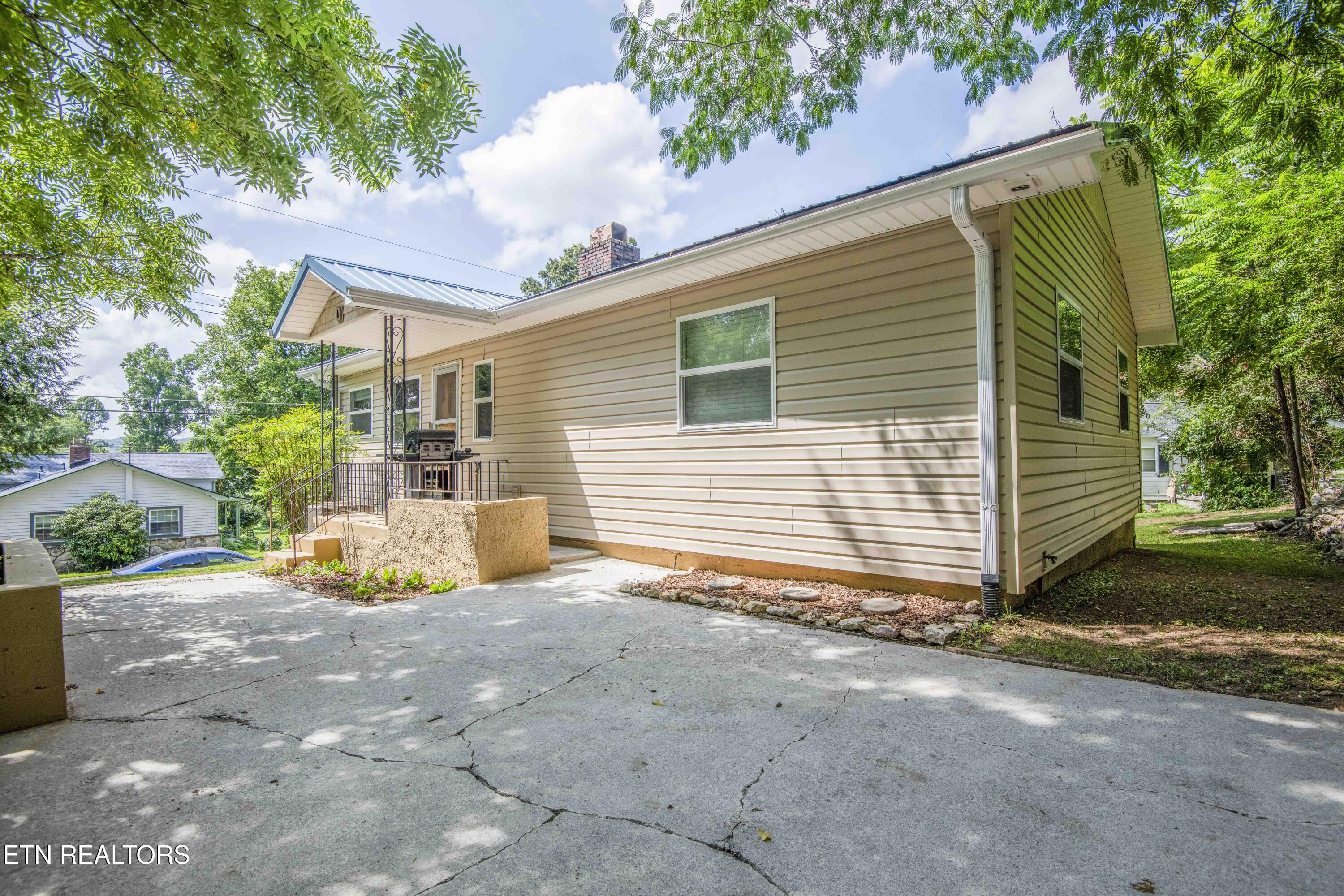 306 W Faunce Rd, Oak Ridge, TN 37830 — photo 3