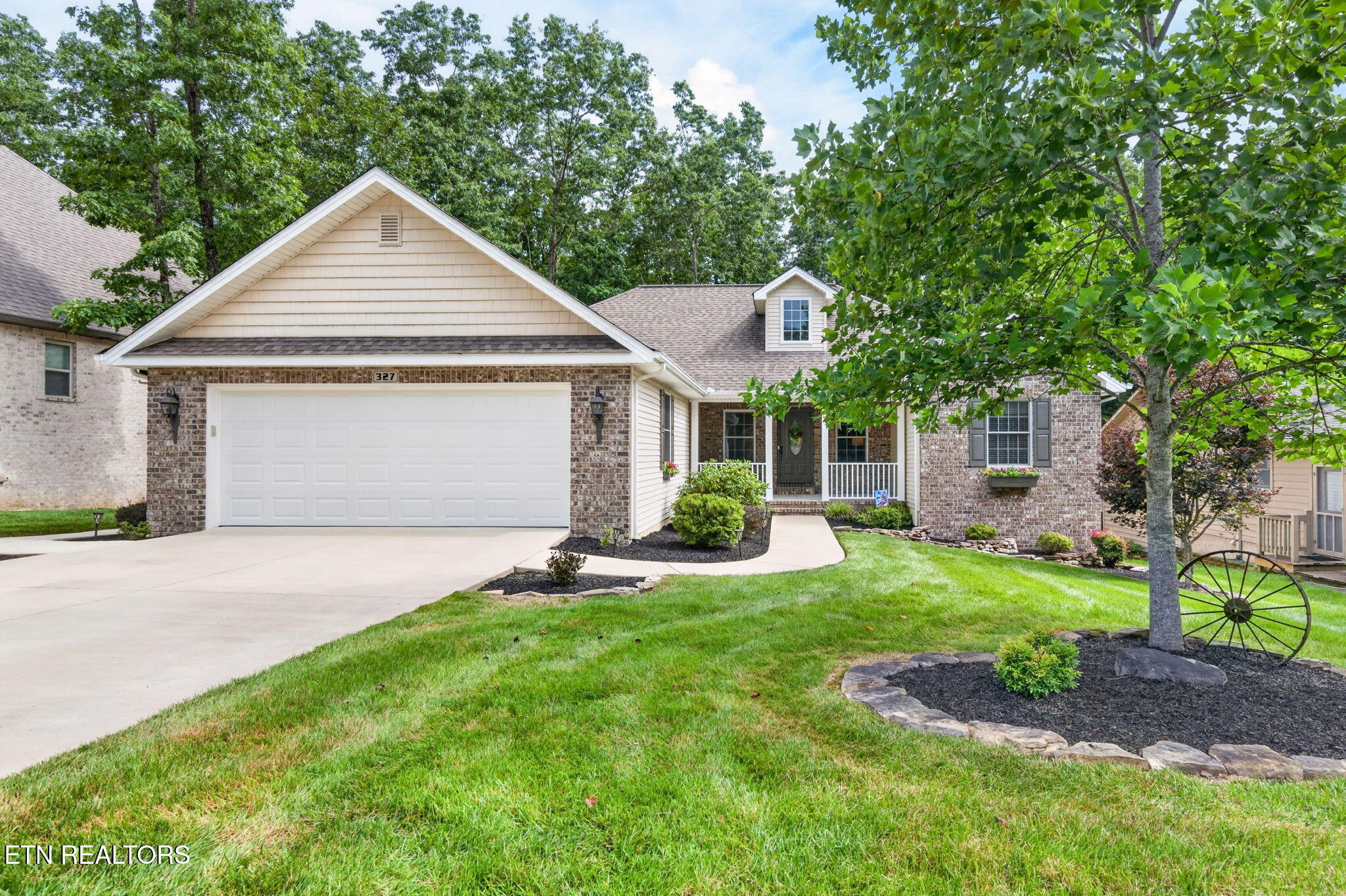 327 Beachwood Drive — photo