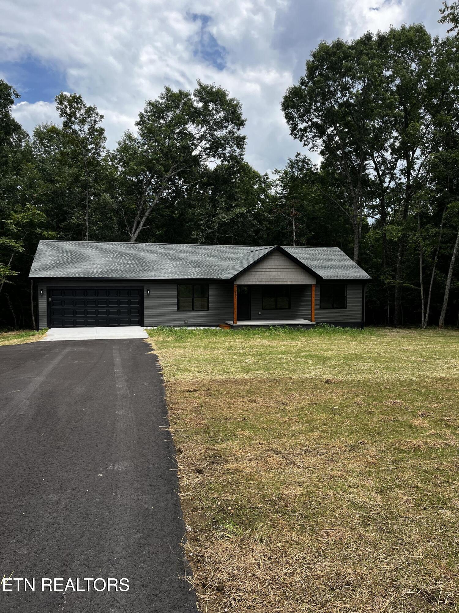 135 Peachtree Drive — photo