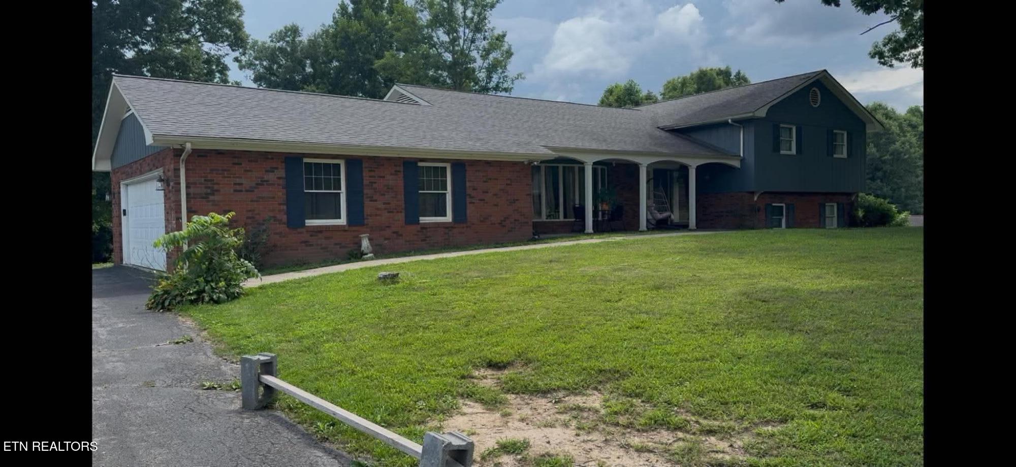 2330 Laurel Hill Rd — photo