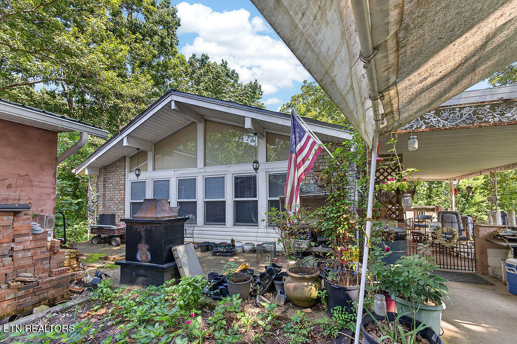618 Corum Rd — photo