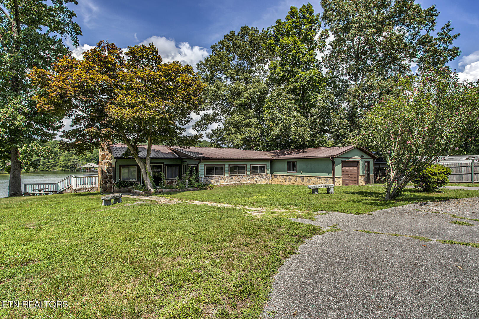 130 Hickory Lane — photo
