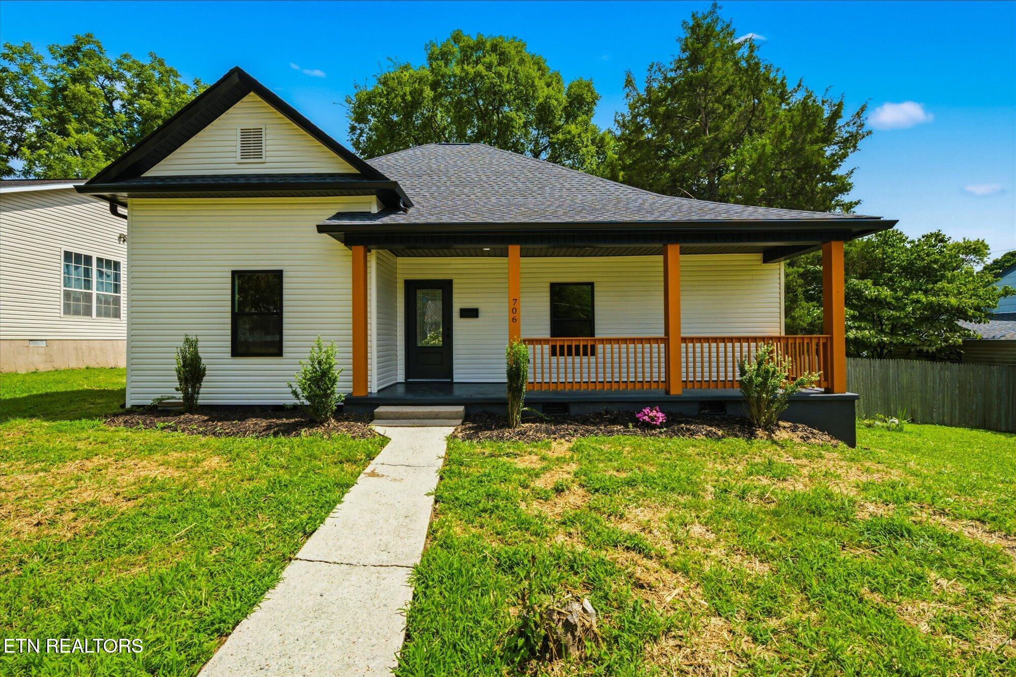 706 Banks Ave — photo