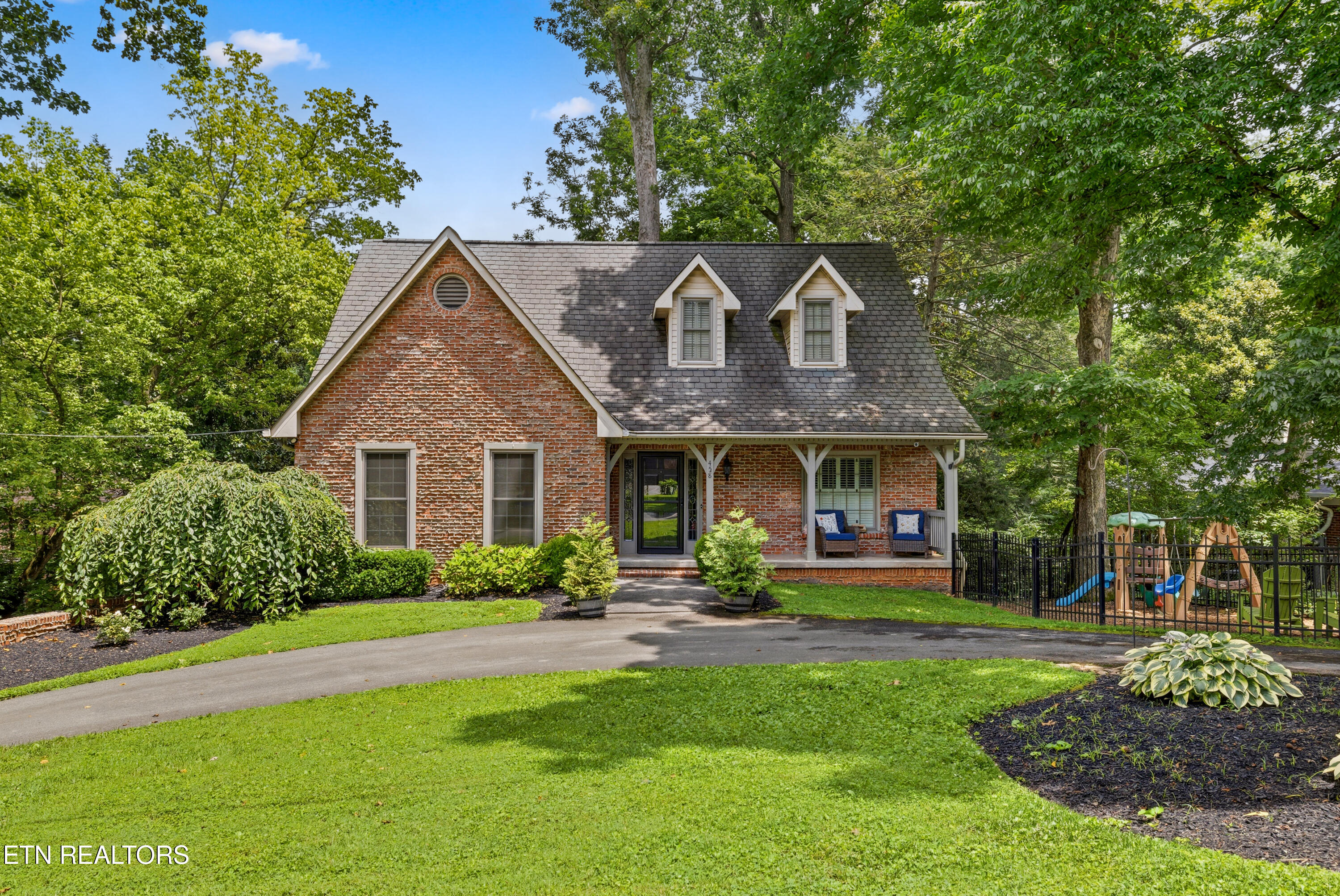 458 Oakhurst Drive — photo