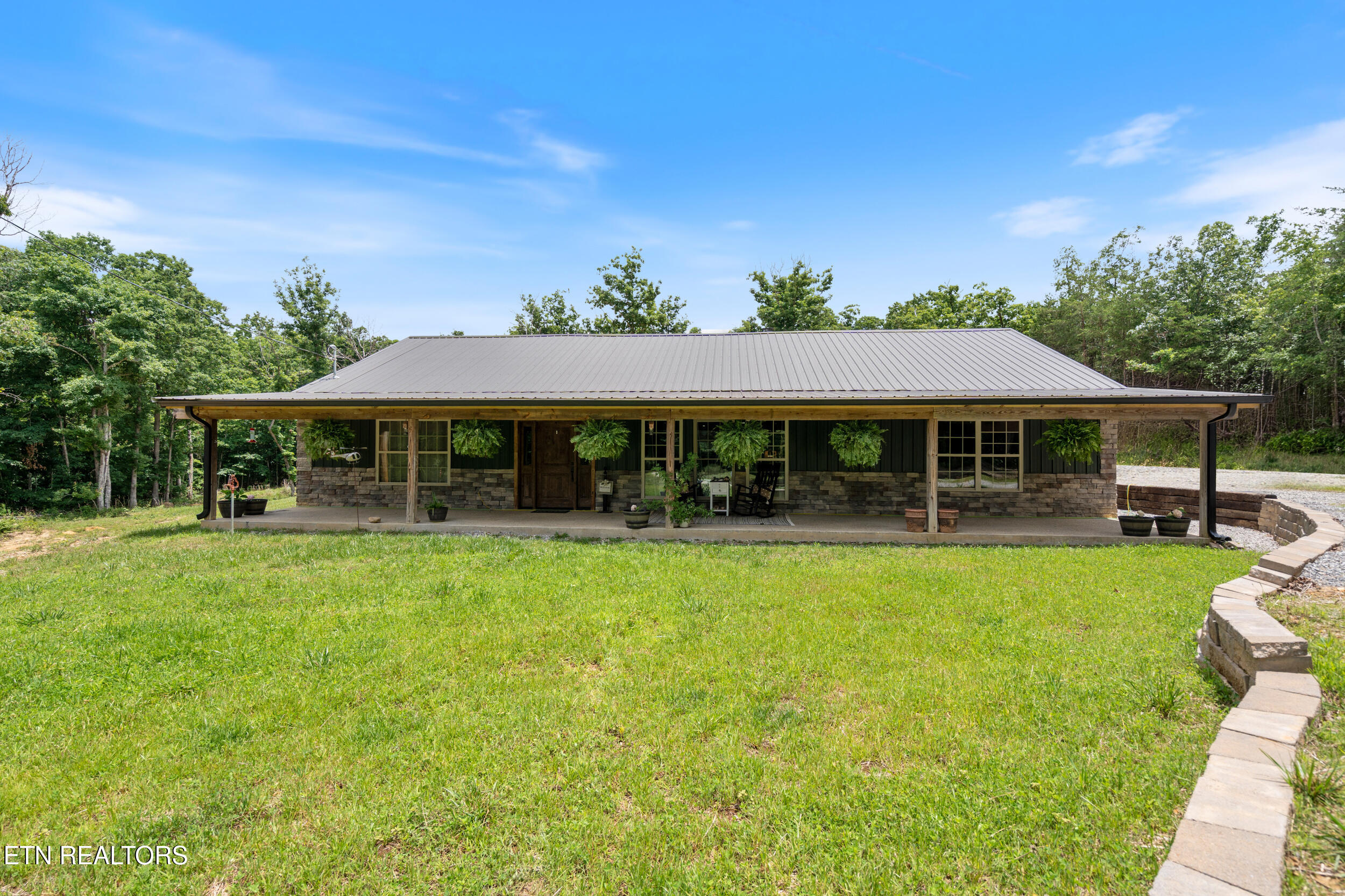 904 Meadows Drive — photo