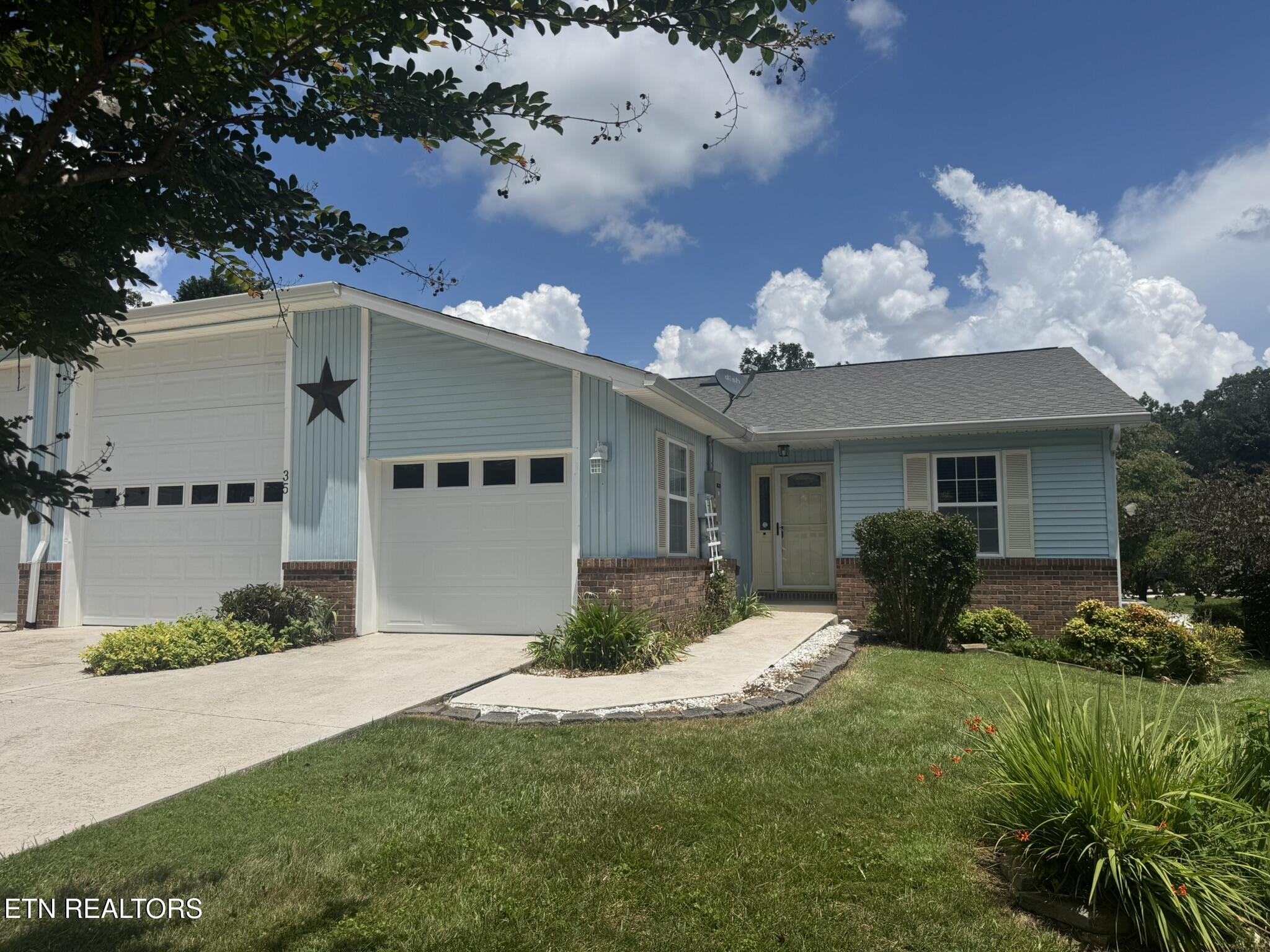35 Hawthorn Loop — photo
