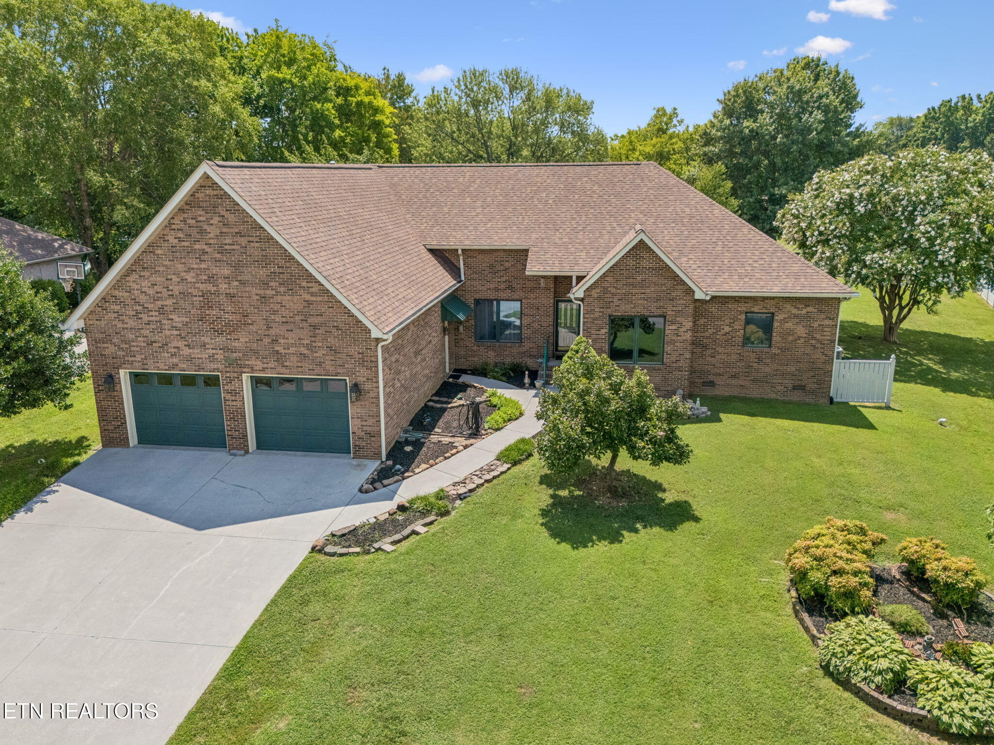 937 Andover Blvd — photo