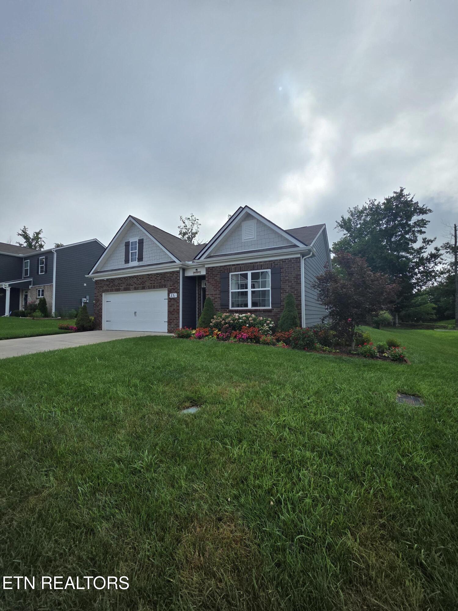 231 Harris Lane — photo