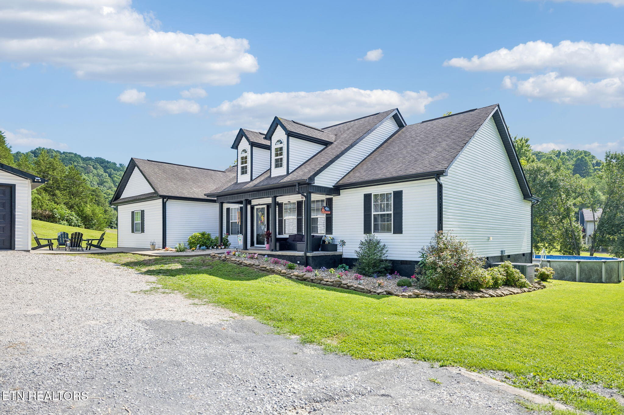 172 Richardson Way — photo